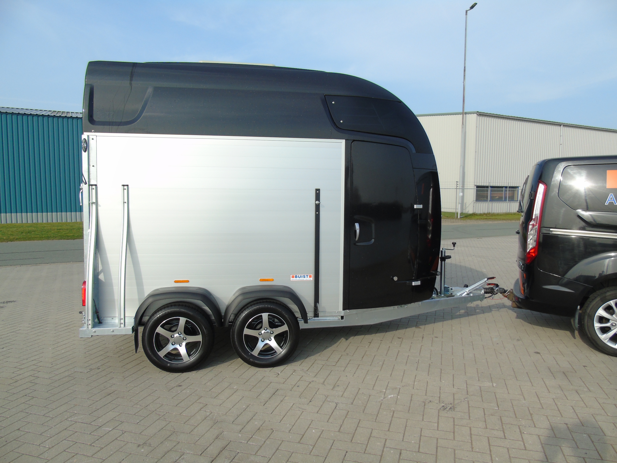 Voorraad Sirius S77 Aluminium Polyester 2-paards trailer