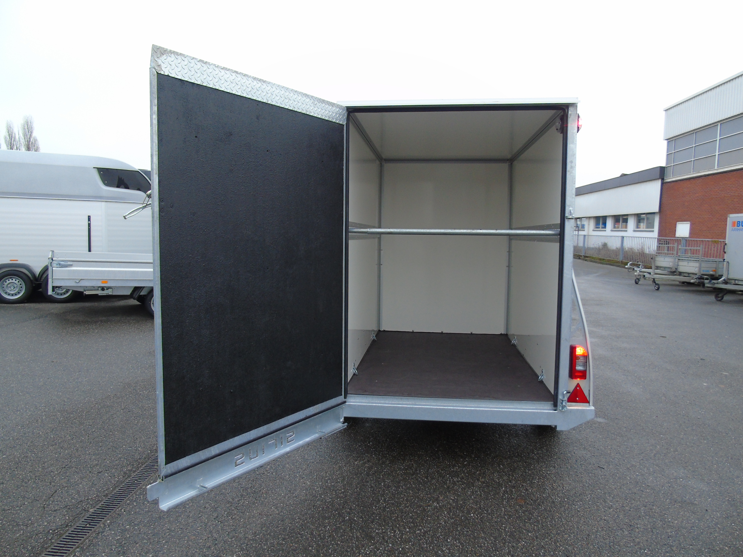 Voorraad aanhangwagen Sirius G255 PP Cargo 1500 kg gesloten enkelasser deur-klep