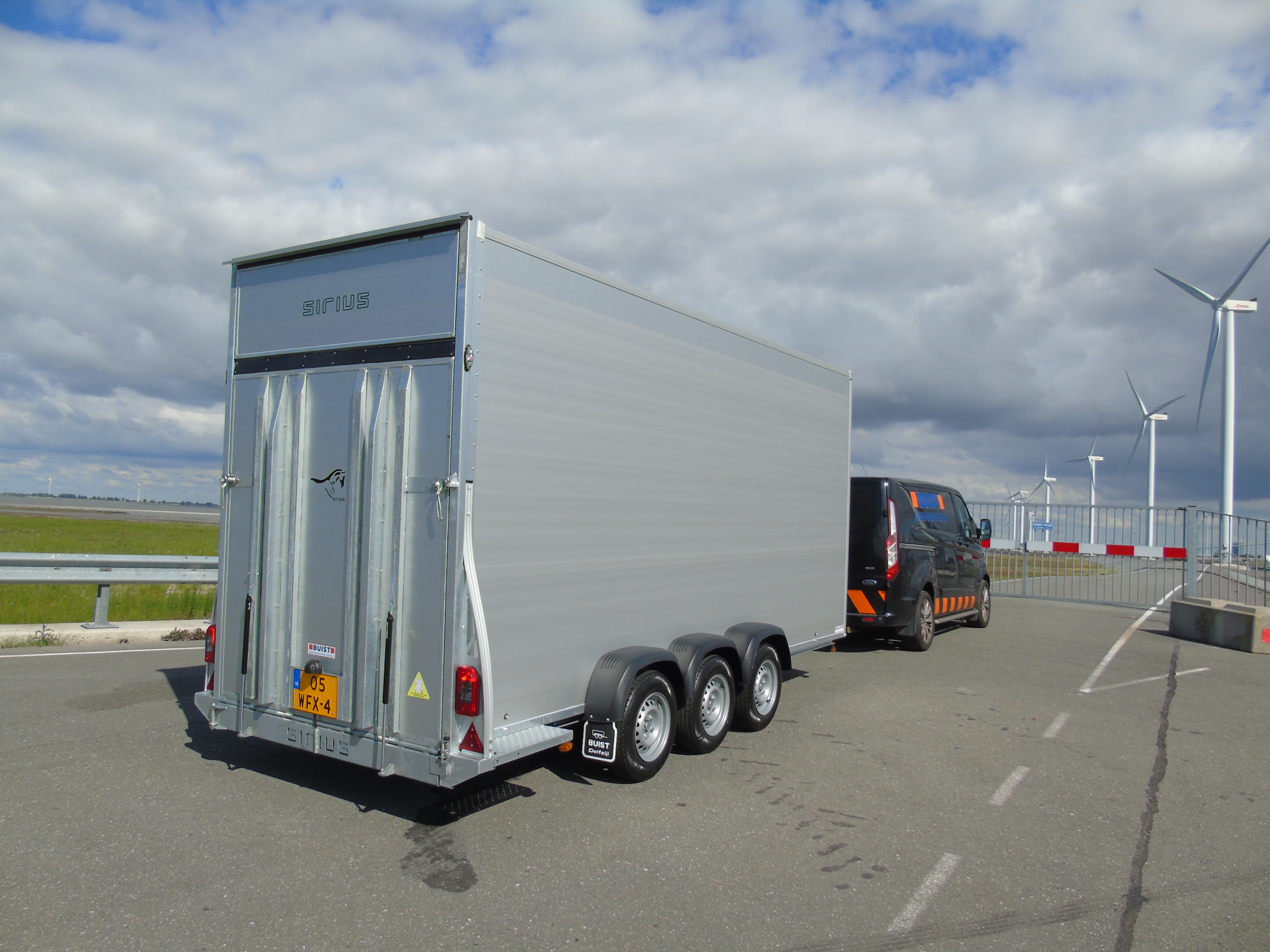 Voorraad aanhangwagen Sirius G525H Cargo Tridemasser Gesloten 3500 kg