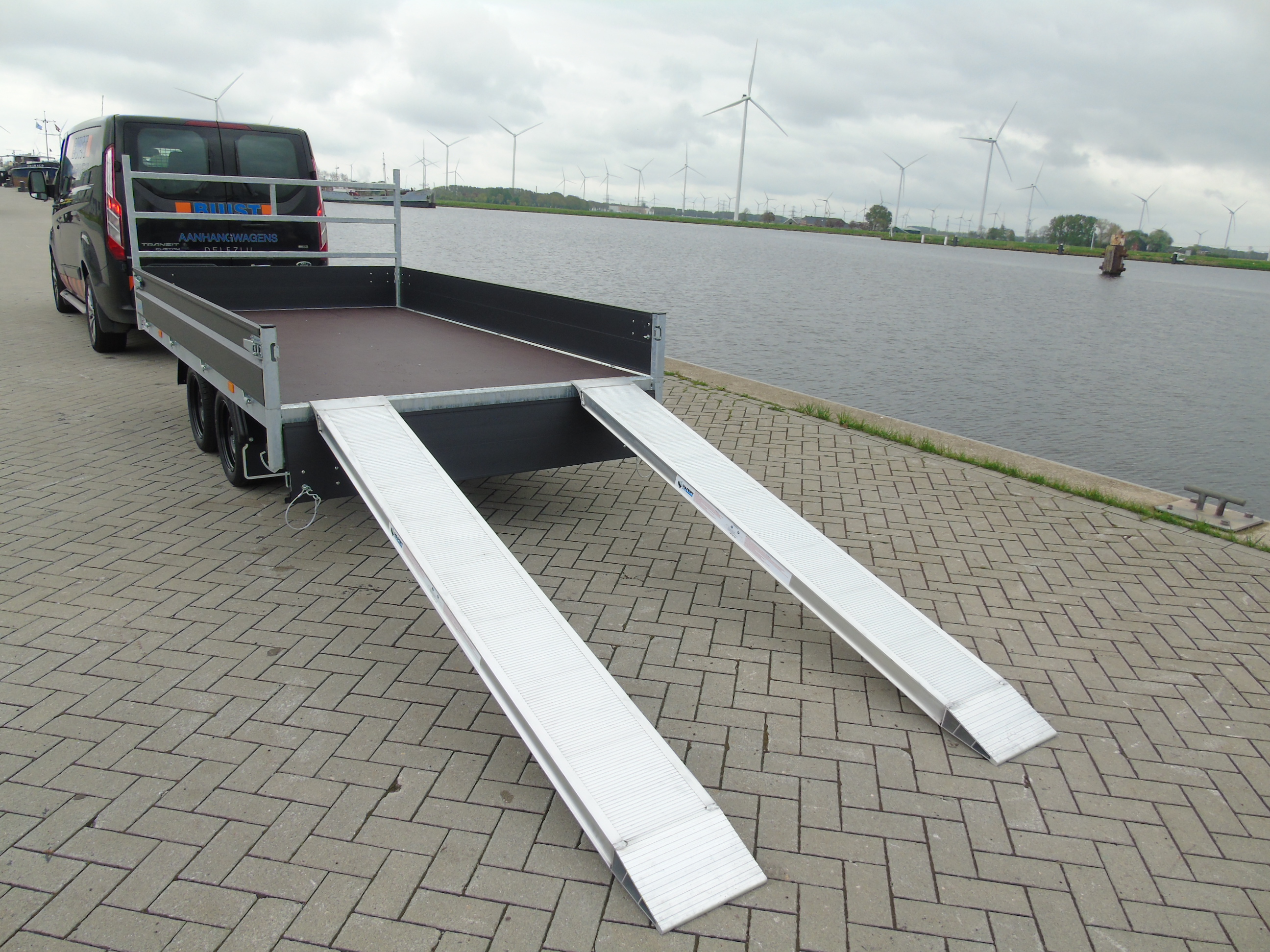 Voorraad aanhangwagen Hapert Azure H-2 Limited 335x180 Oprijpakket LED