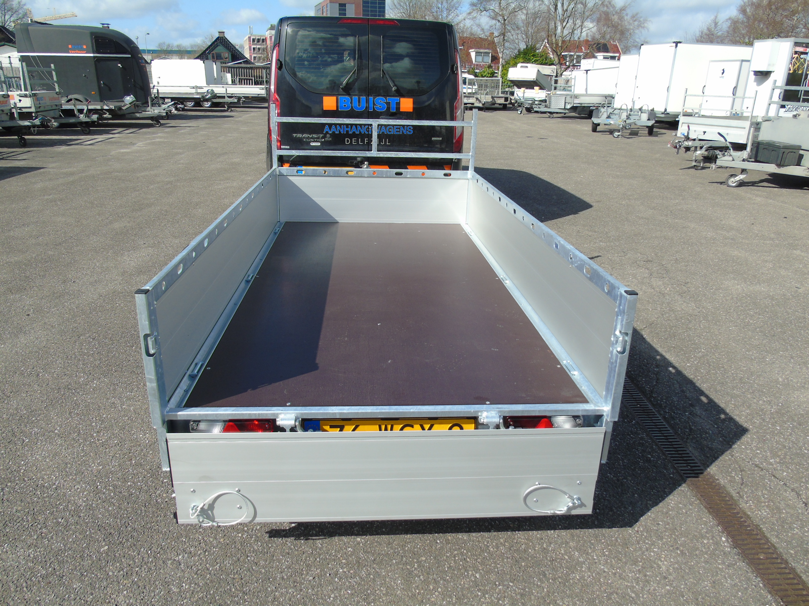 Voorraad aanhangwagen Hapert Azure L-1 Aluminium 250 x 130 cm 1350 kg enkelasser bakwagen