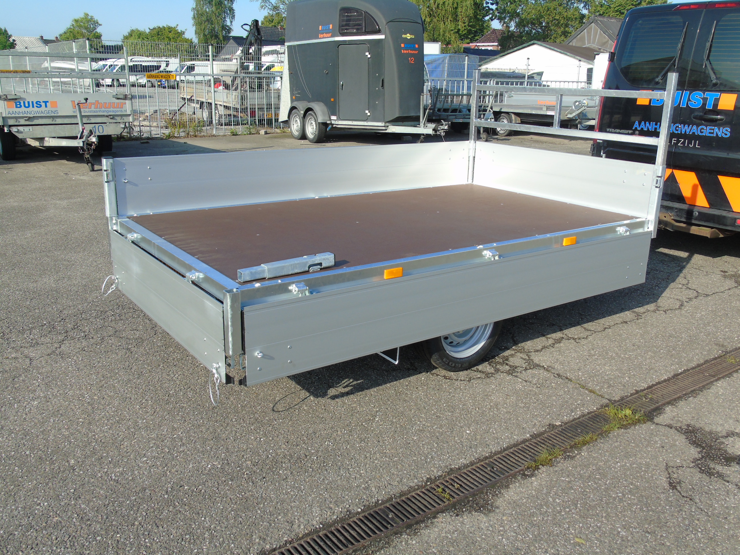 Voorraad aanhangwagen Hapert Azure H-1 260 x 150 cm Enkelasser plateauwagen