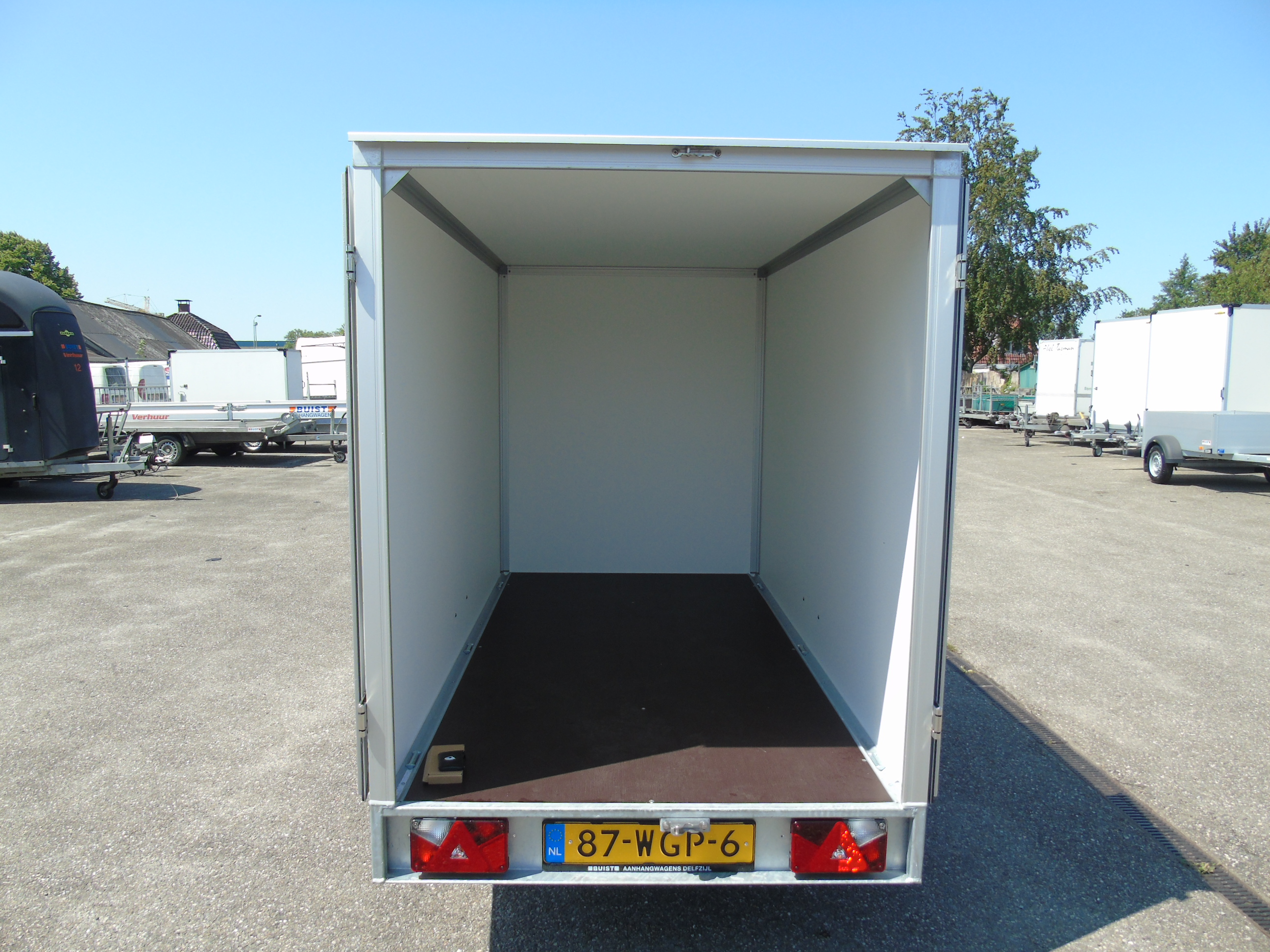 Voorraad aanhangwagen Hapert Sapphire L-1 ABS enkelasser gesloten