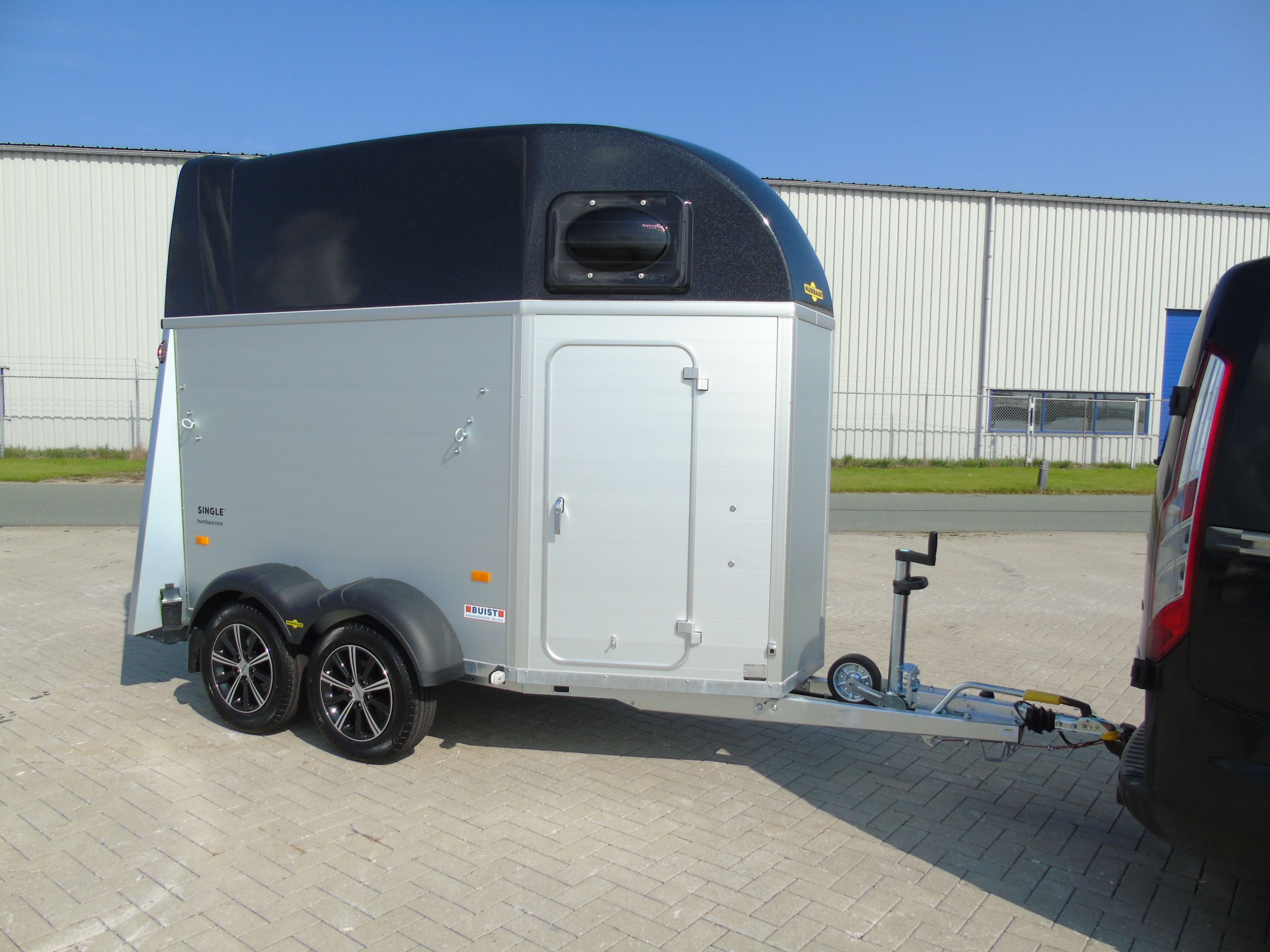 Voorraad Humbaur Single Alu Luxus 1,5 paards trailer zadelkamer