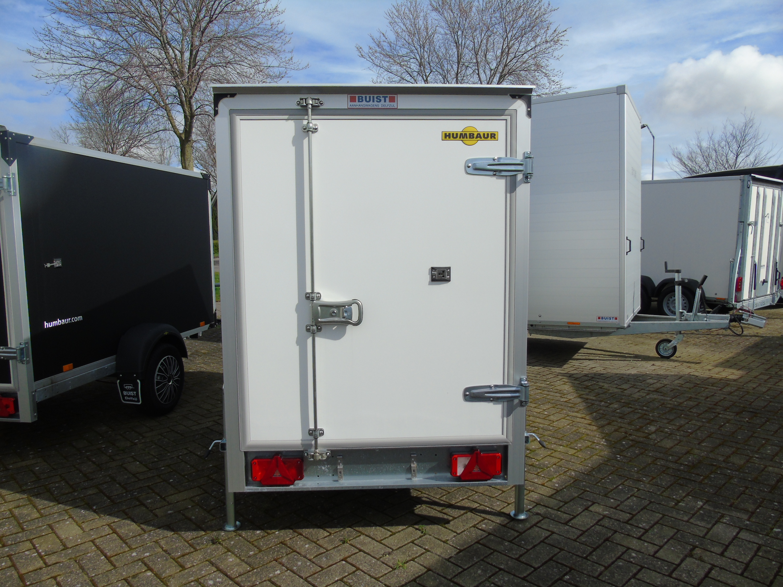 Voorraad aanhangwagen Humbaur HK 752513-15P enkelasser gesloten