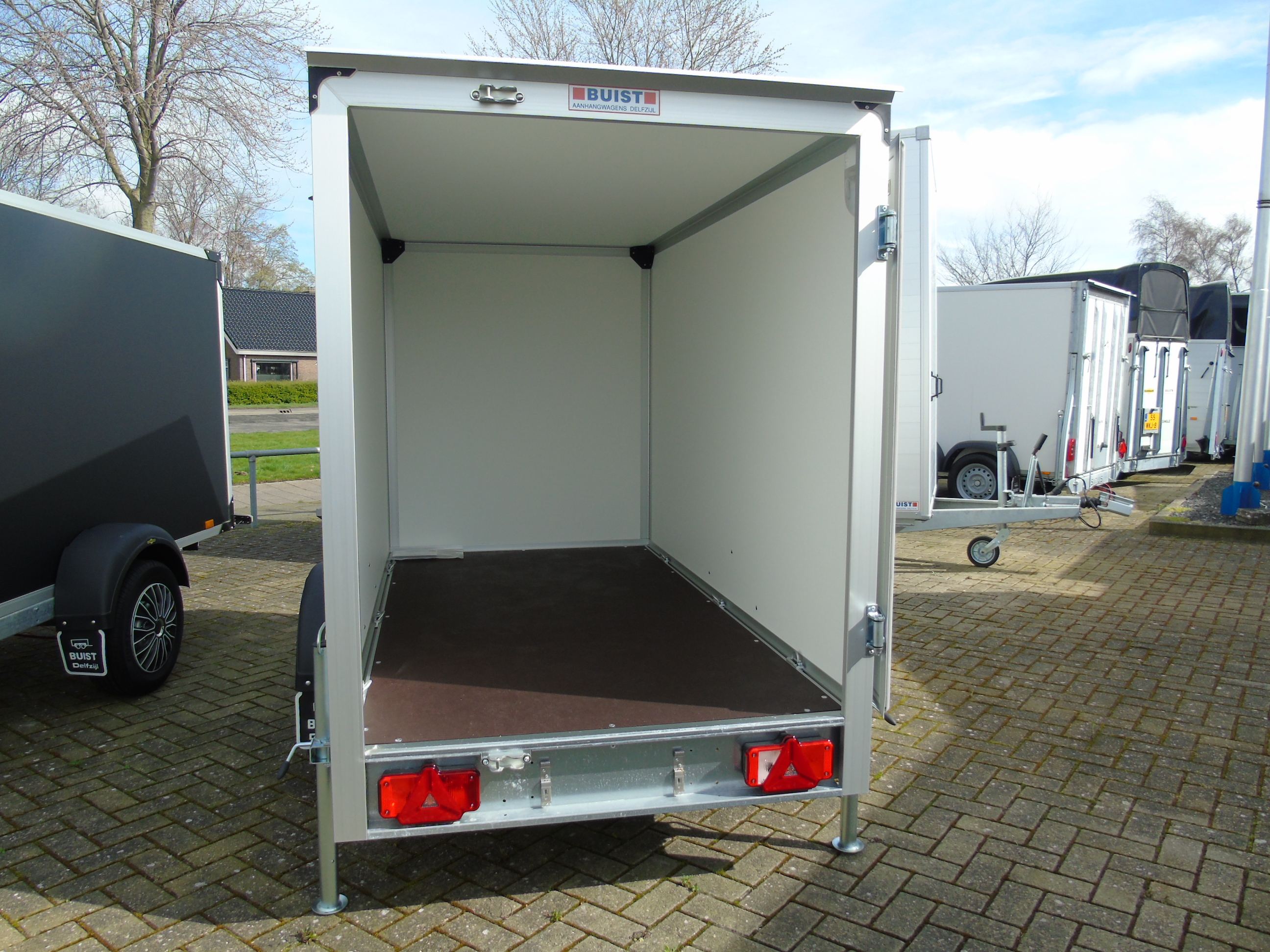 Voorraad aanhangwagen Humbaur HK 752513-15P enkelasser gesloten