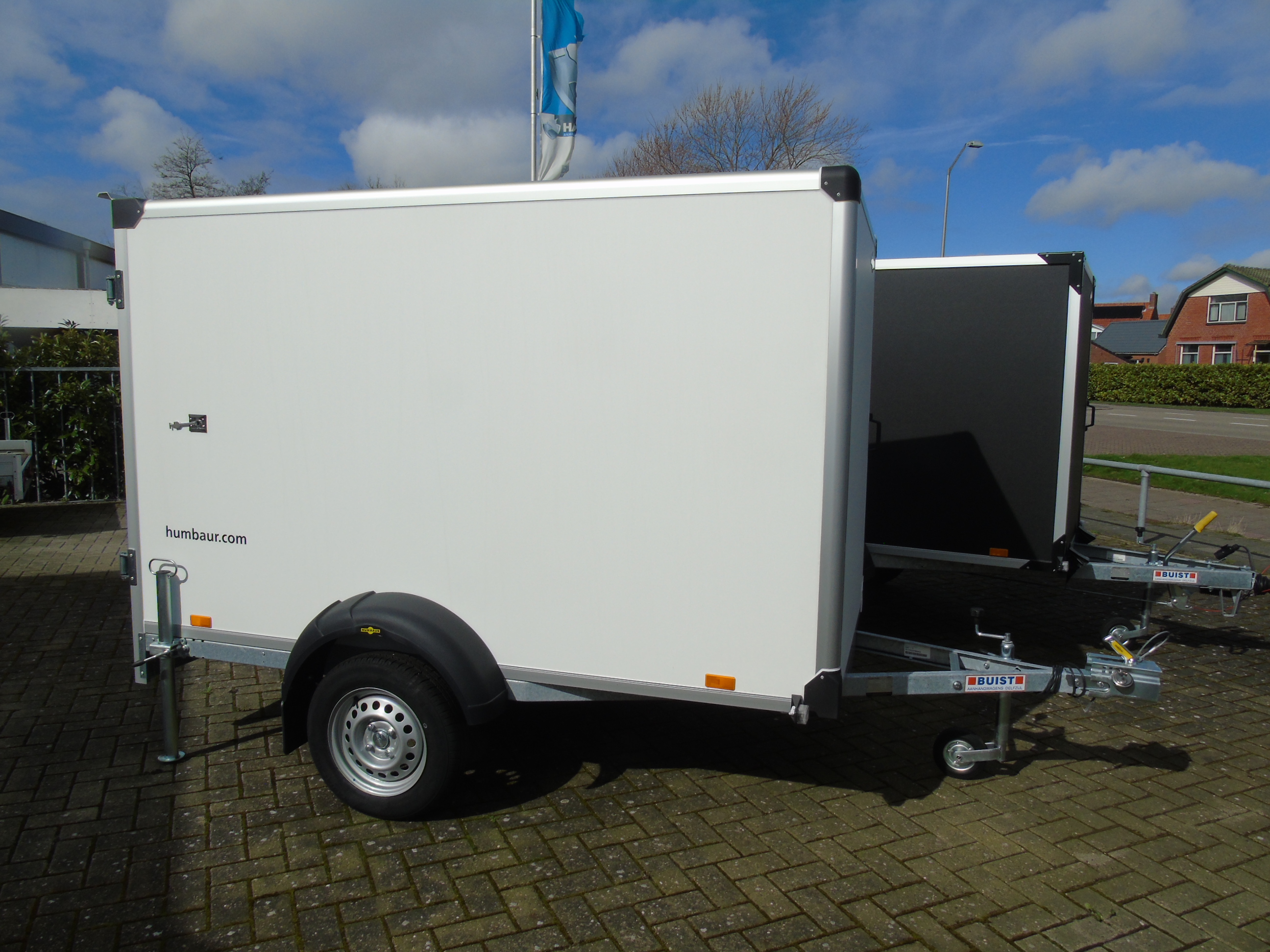 Voorraad aanhangwagen Humbaur HK 752513-15P enkelasser gesloten