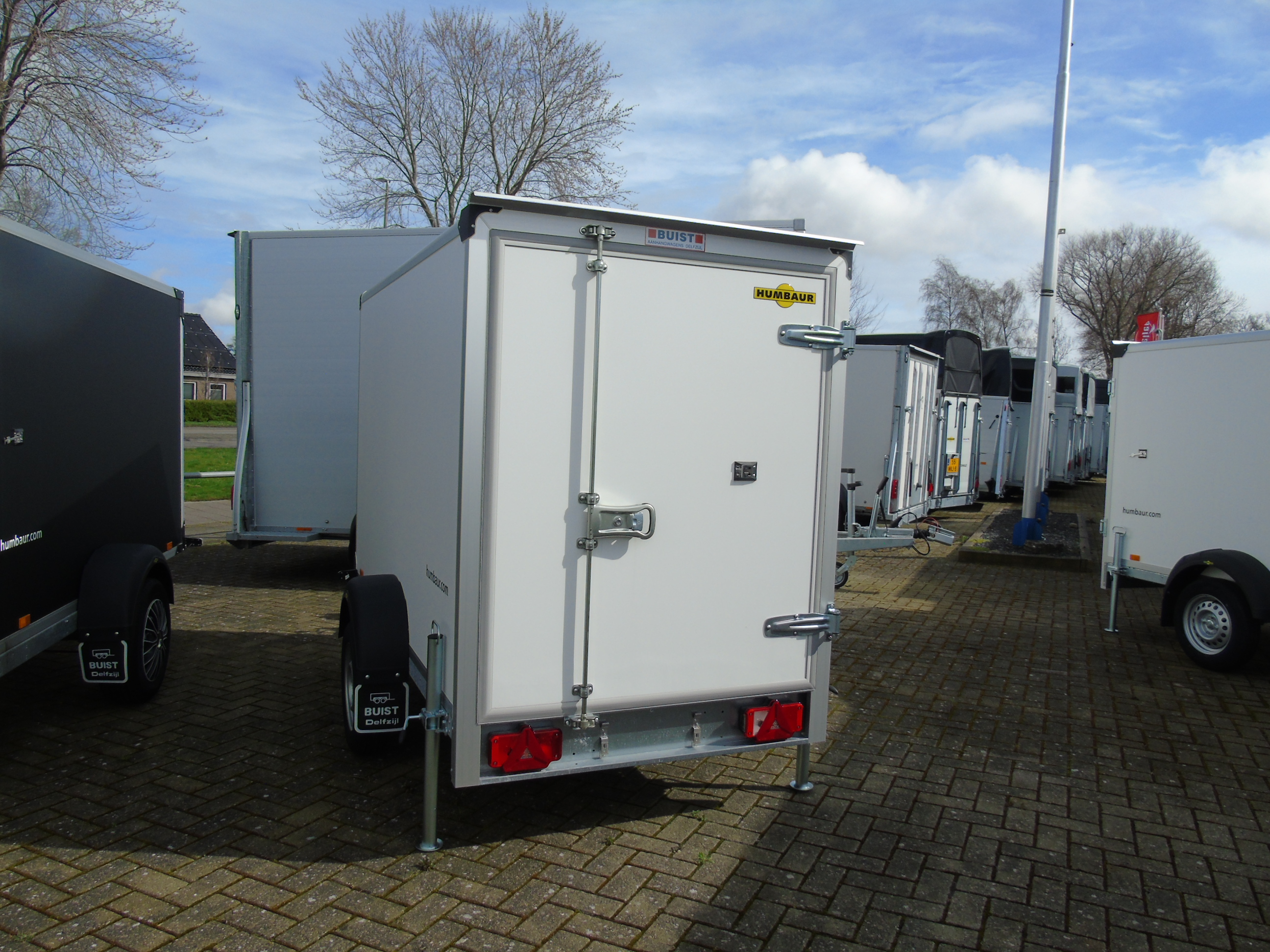 Voorraad aanhangwagen Humbaur HK 752513-15P enkelasser gesloten