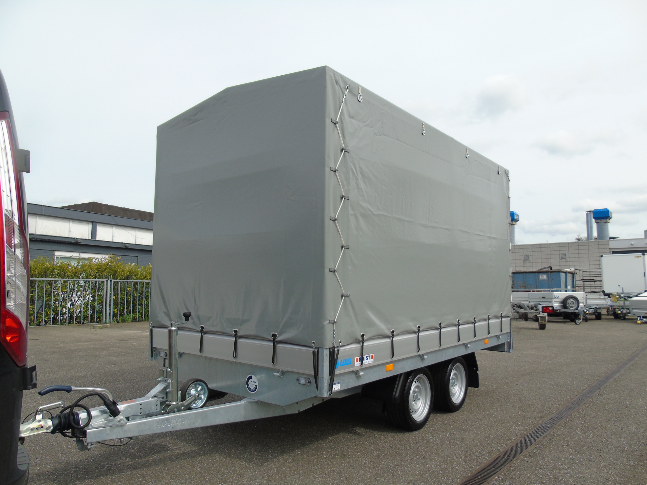 Voorraad aanhangwagen Hapert Azure H-2 335 x 180 cm 2700 kg met huifopbouw 180 cm