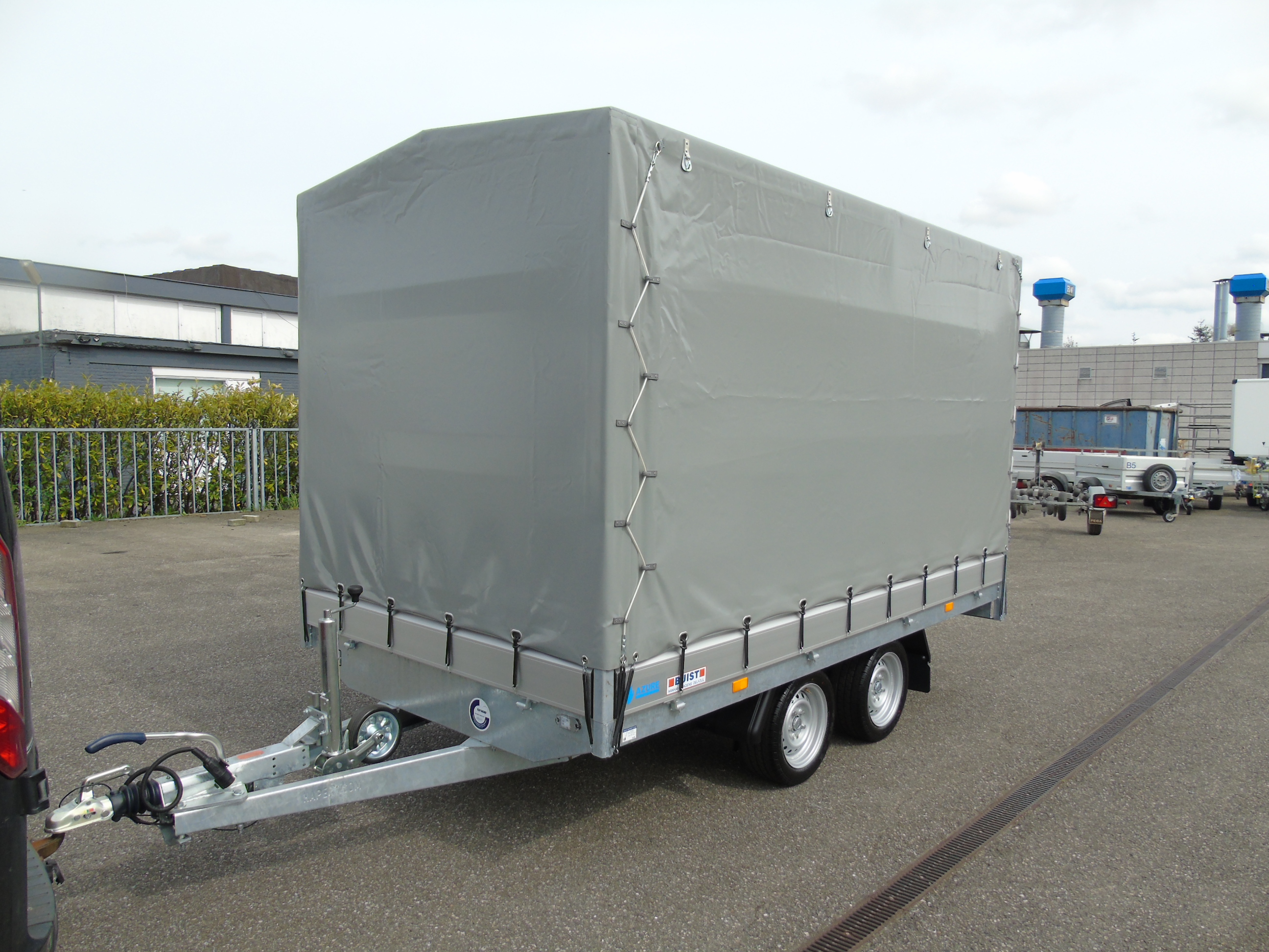 Voorraad aanhangwagen Hapert Azure H-2 335 x 180 cm 2700 kg met huifopbouw 180 cm