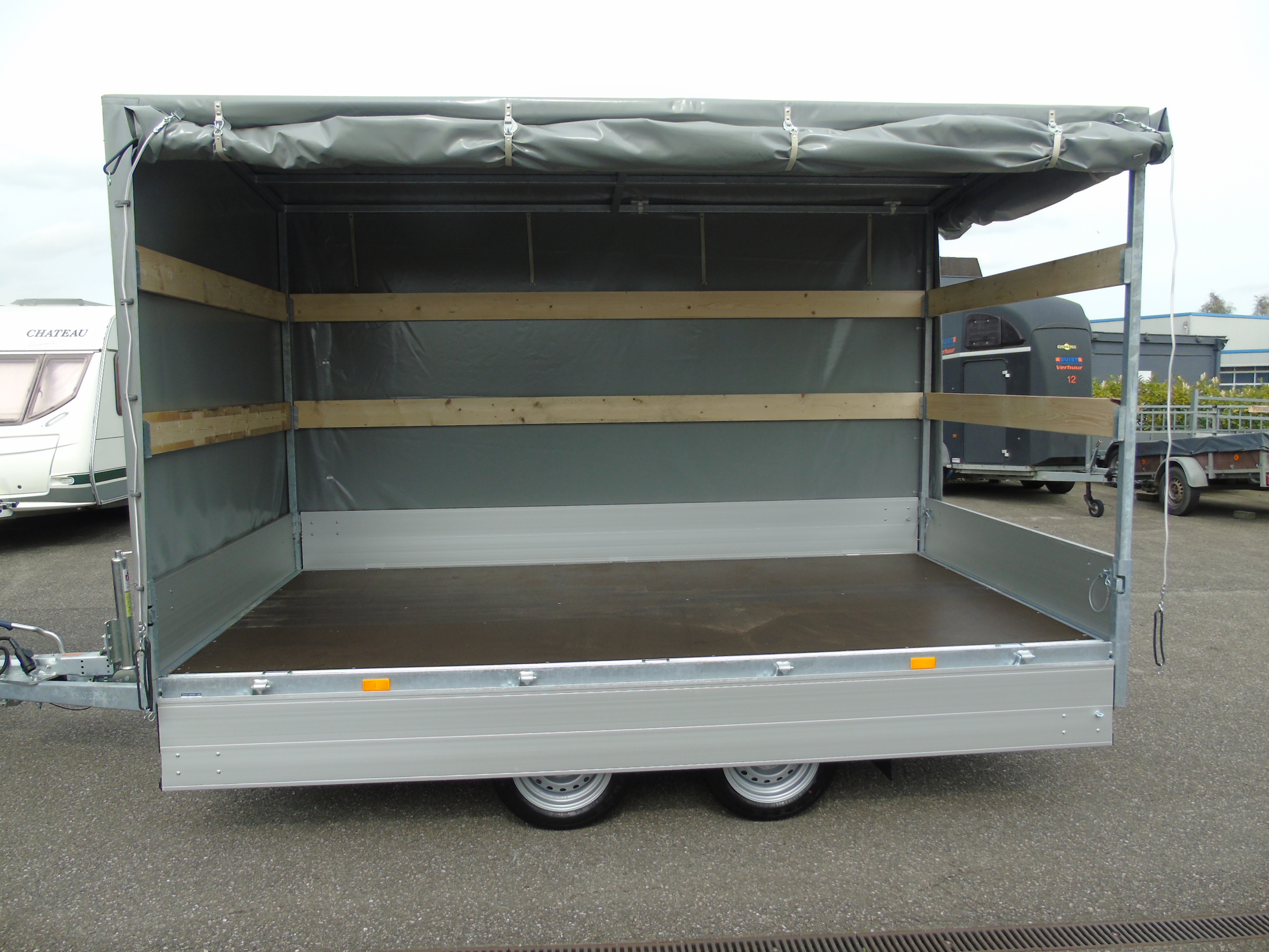 Voorraad aanhangwagen Hapert Azure H-2 335 x 180 cm 2700 kg met huifopbouw 180 cm