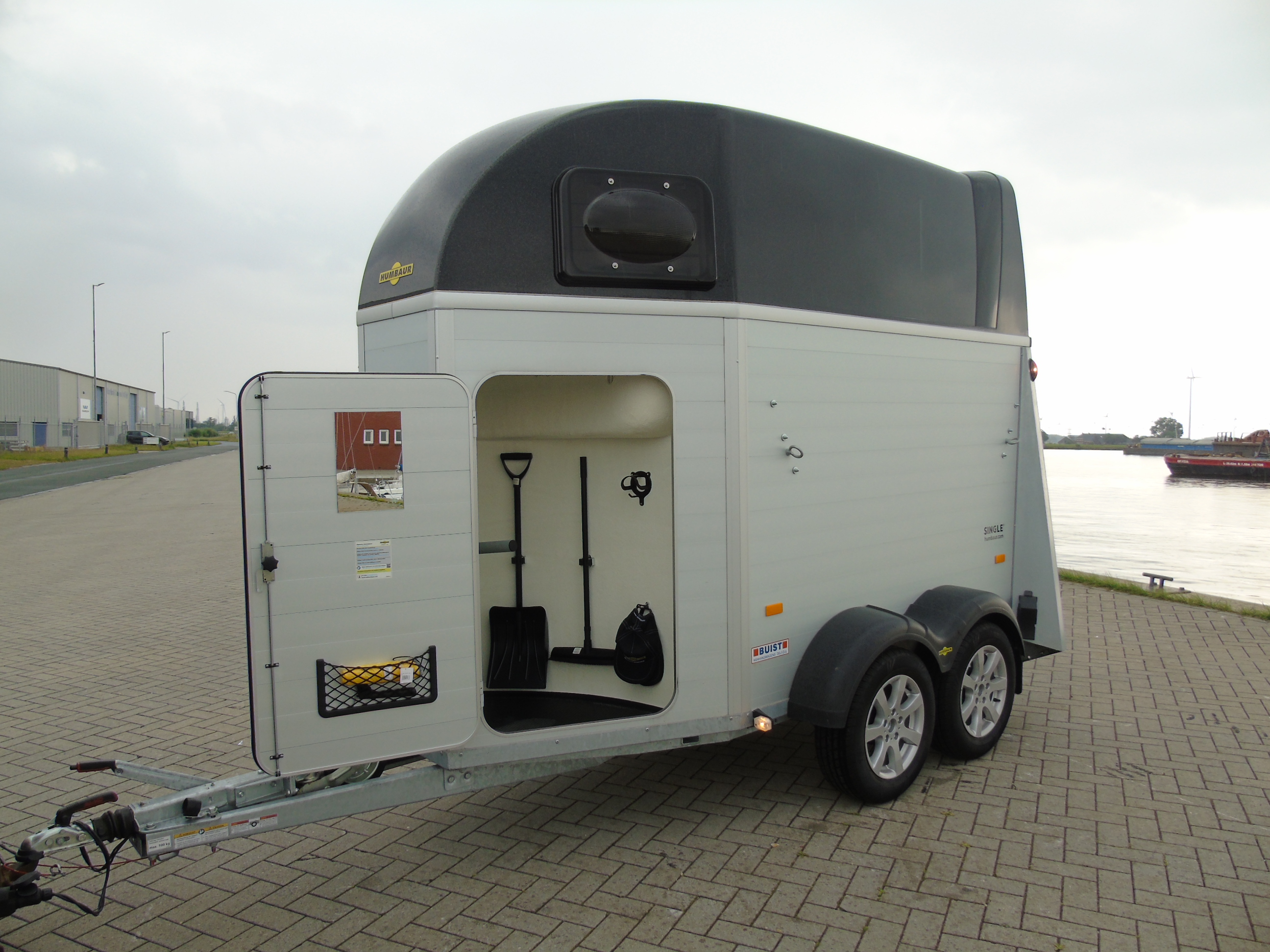 Occasion Humbaur Single Alu Luxus Zadelkamer 1,5 paards aluminium paardentrailer 2023