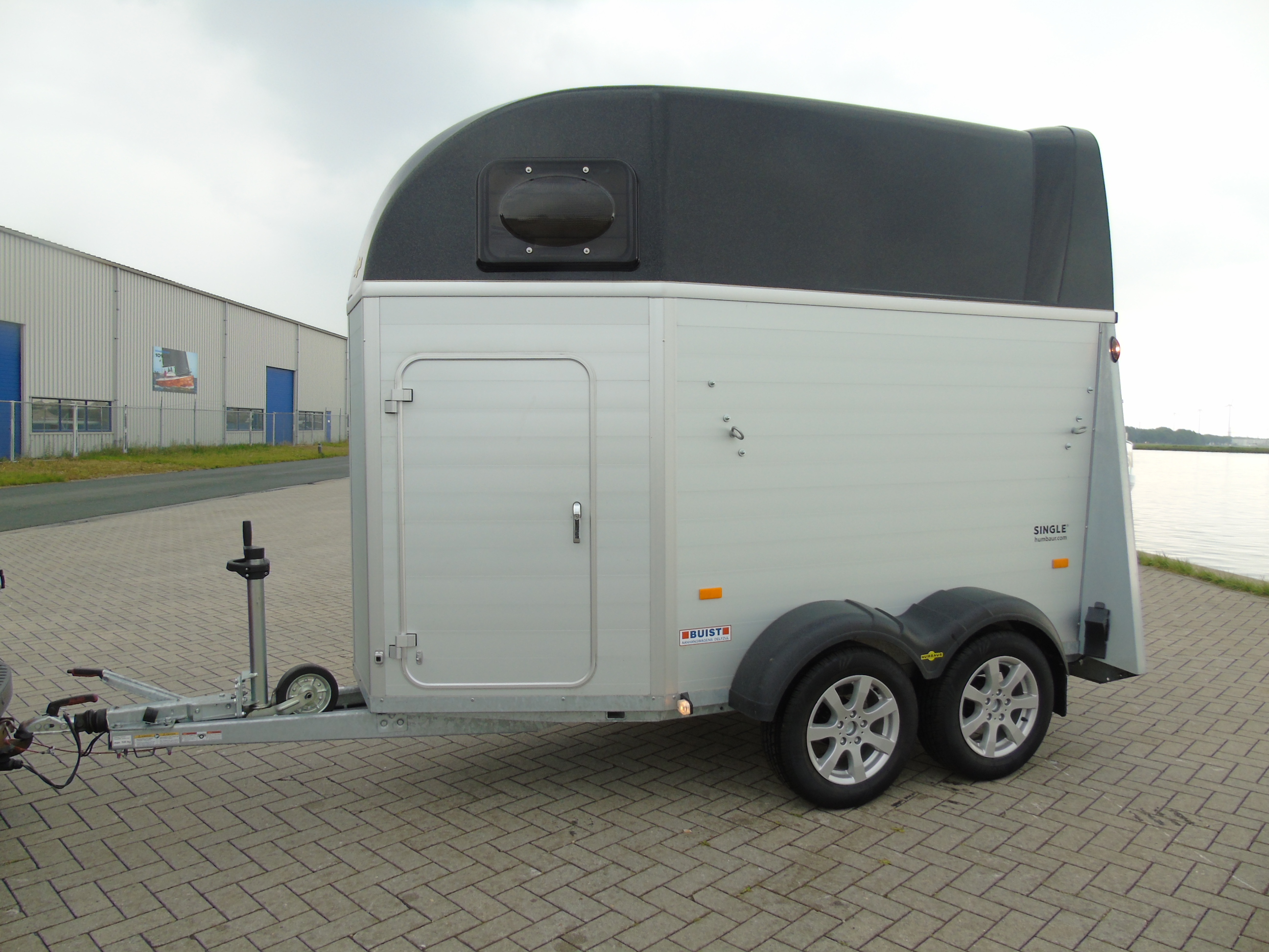 Occasion Humbaur Single Alu Luxus Zadelkamer 1,5 paards aluminium paardentrailer 2023