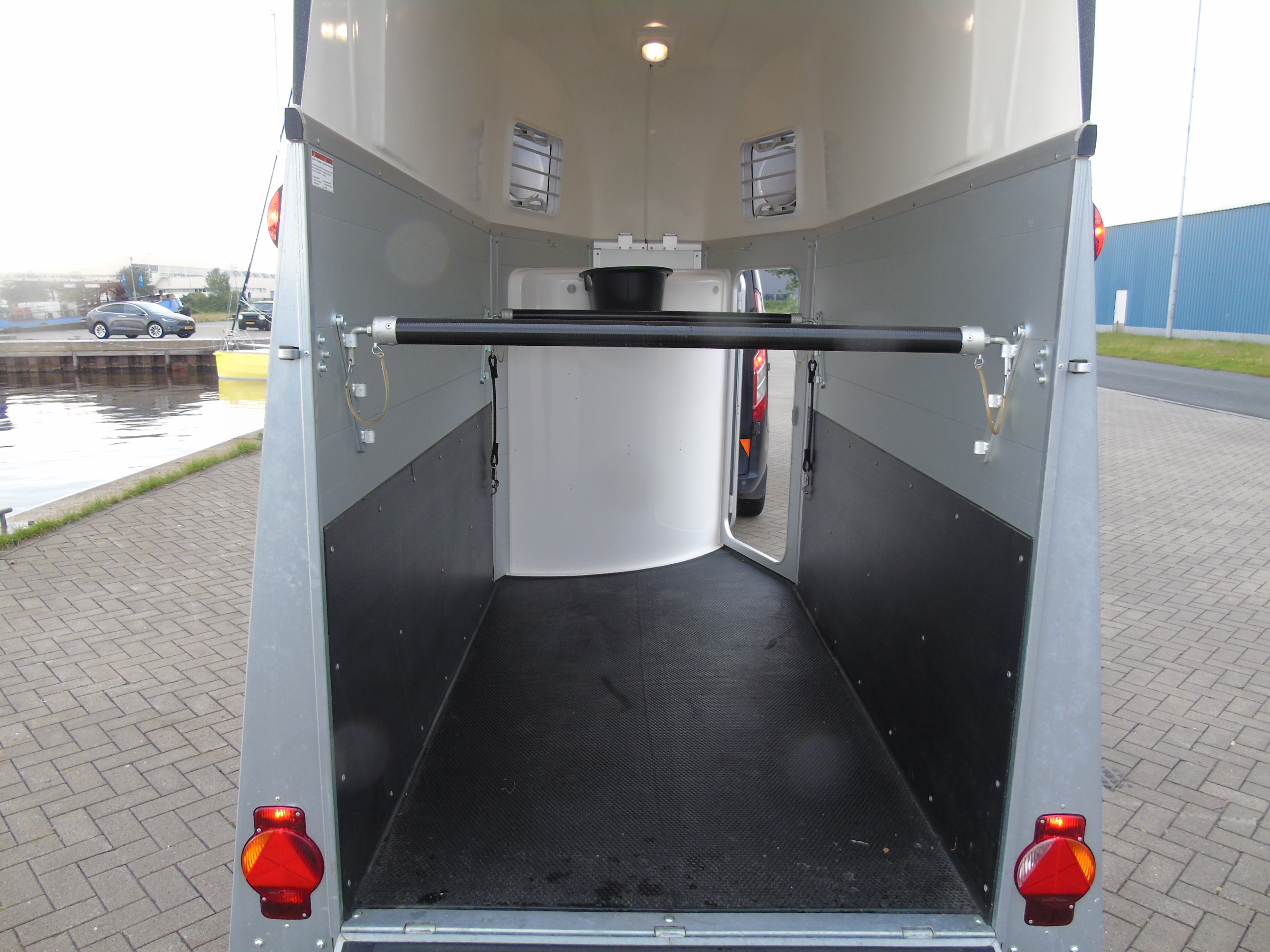 Occasion Humbaur Single Alu Luxus Zadelkamer 1,5 paards aluminium paardentrailer 2023