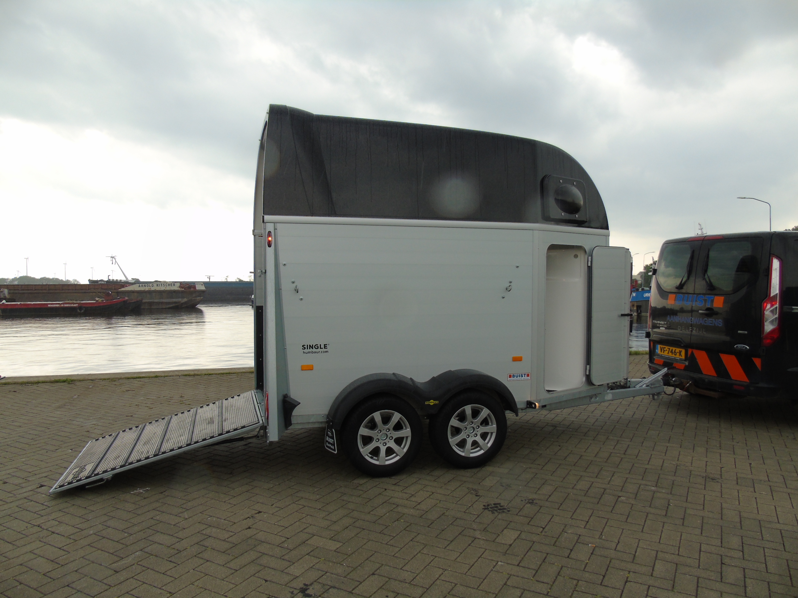 Occasion Humbaur Single Alu Luxus Zadelkamer 1,5 paards aluminium paardentrailer 2023