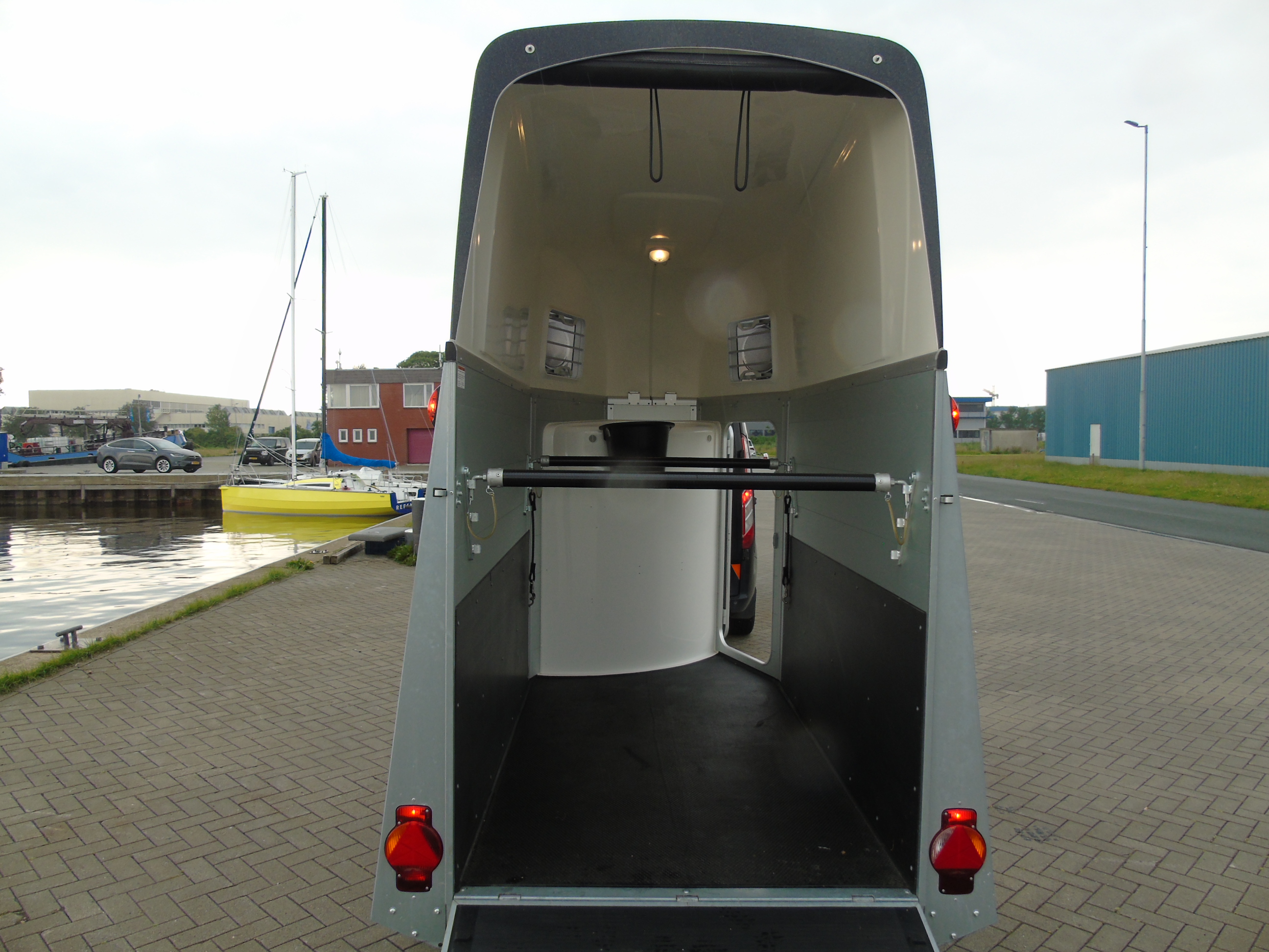 Occasion Humbaur Single Alu Luxus Zadelkamer 1,5 paards aluminium paardentrailer 2023