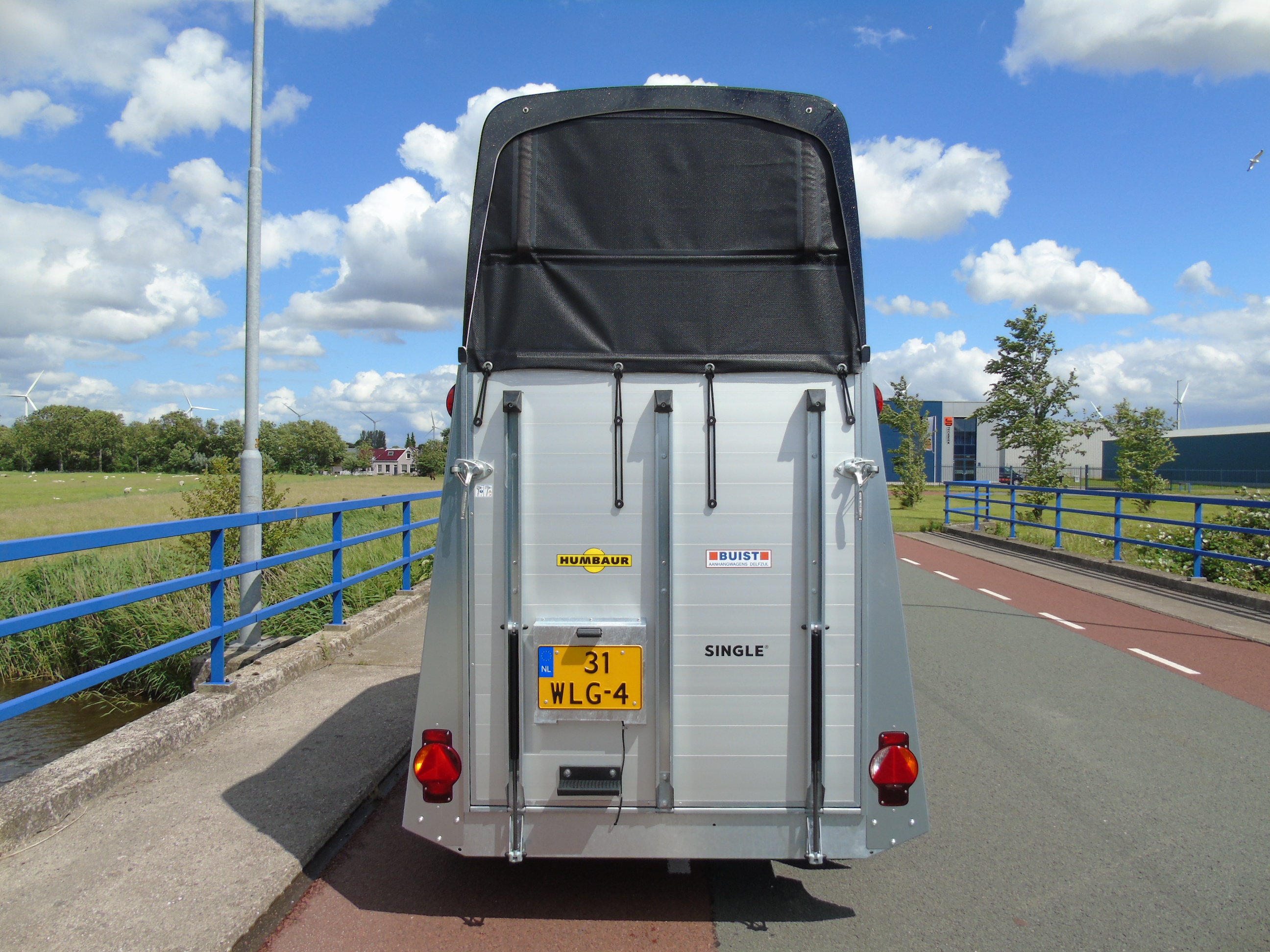 Voorraad Humbaur Single Alu Luxus 1,5 paards trailer zadelkamer