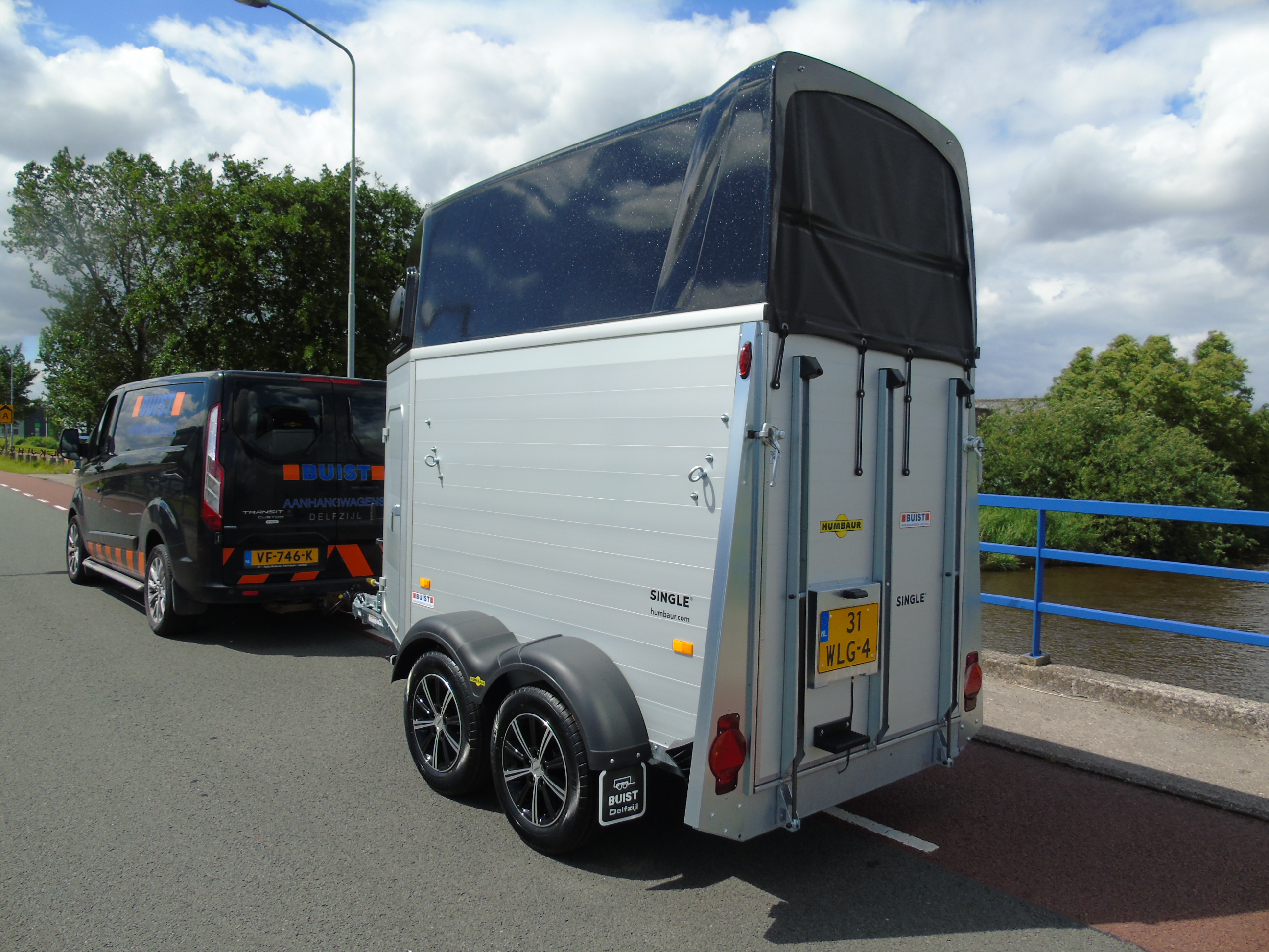 Voorraad Humbaur Single Alu Luxus 1,5 paards trailer zadelkamer