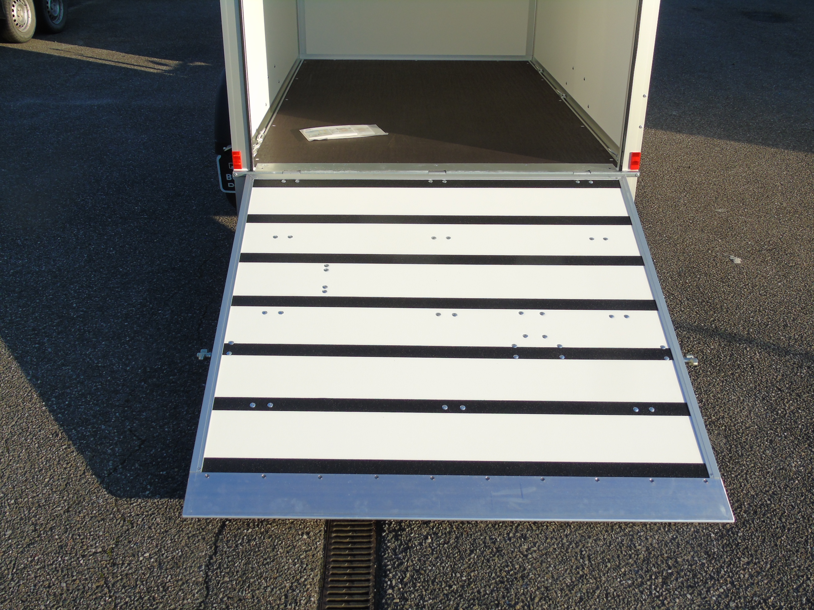 Voorraad aanhangwagen Humbaur HK 132515-15P 251 x 151 x 152 cm 1300 kg met laadklep