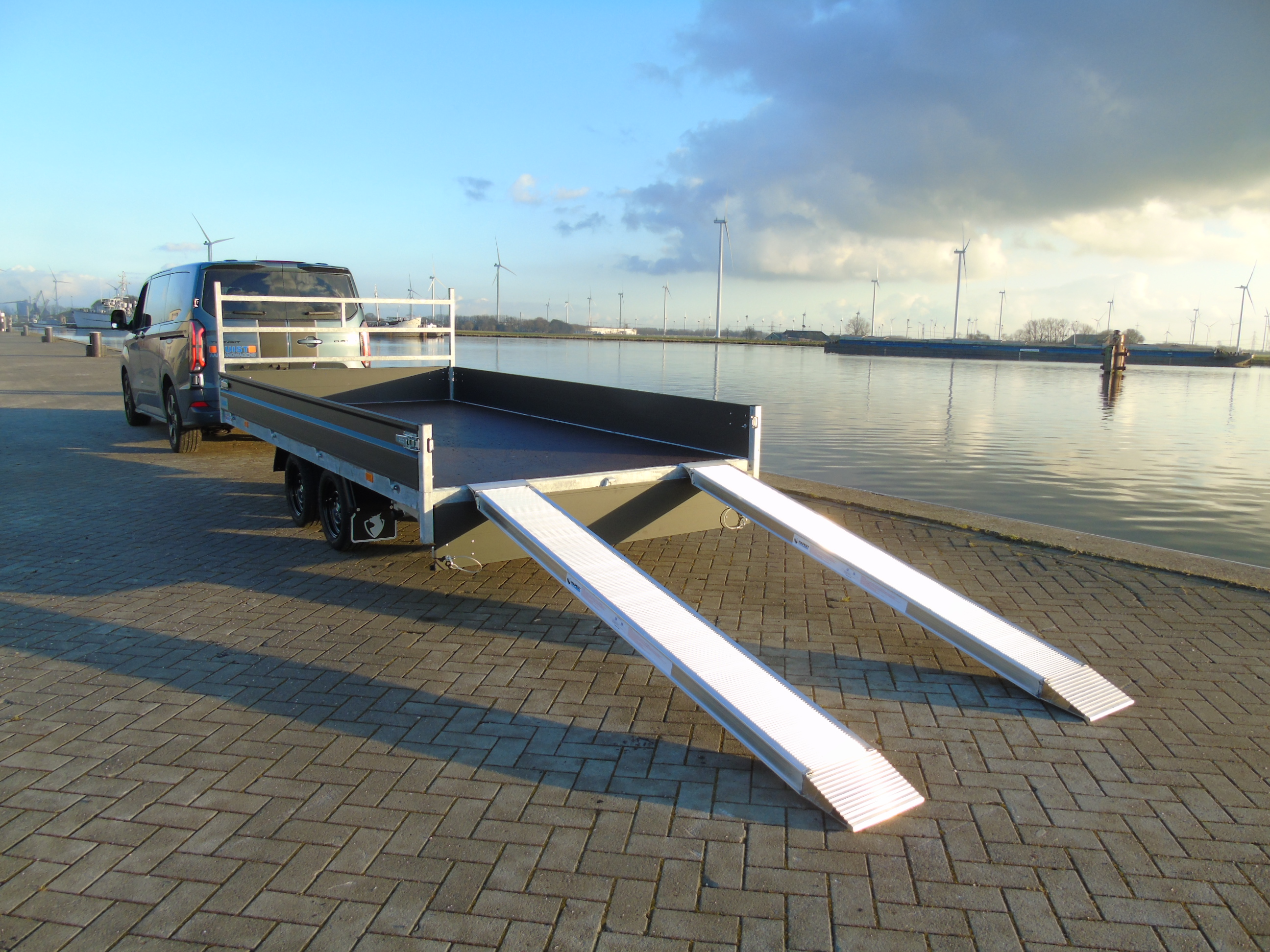 Voorraad aanhangwagen Hapert Azure H-2 Limited 405 x 200 cm 3000 kg oprijpakket LED