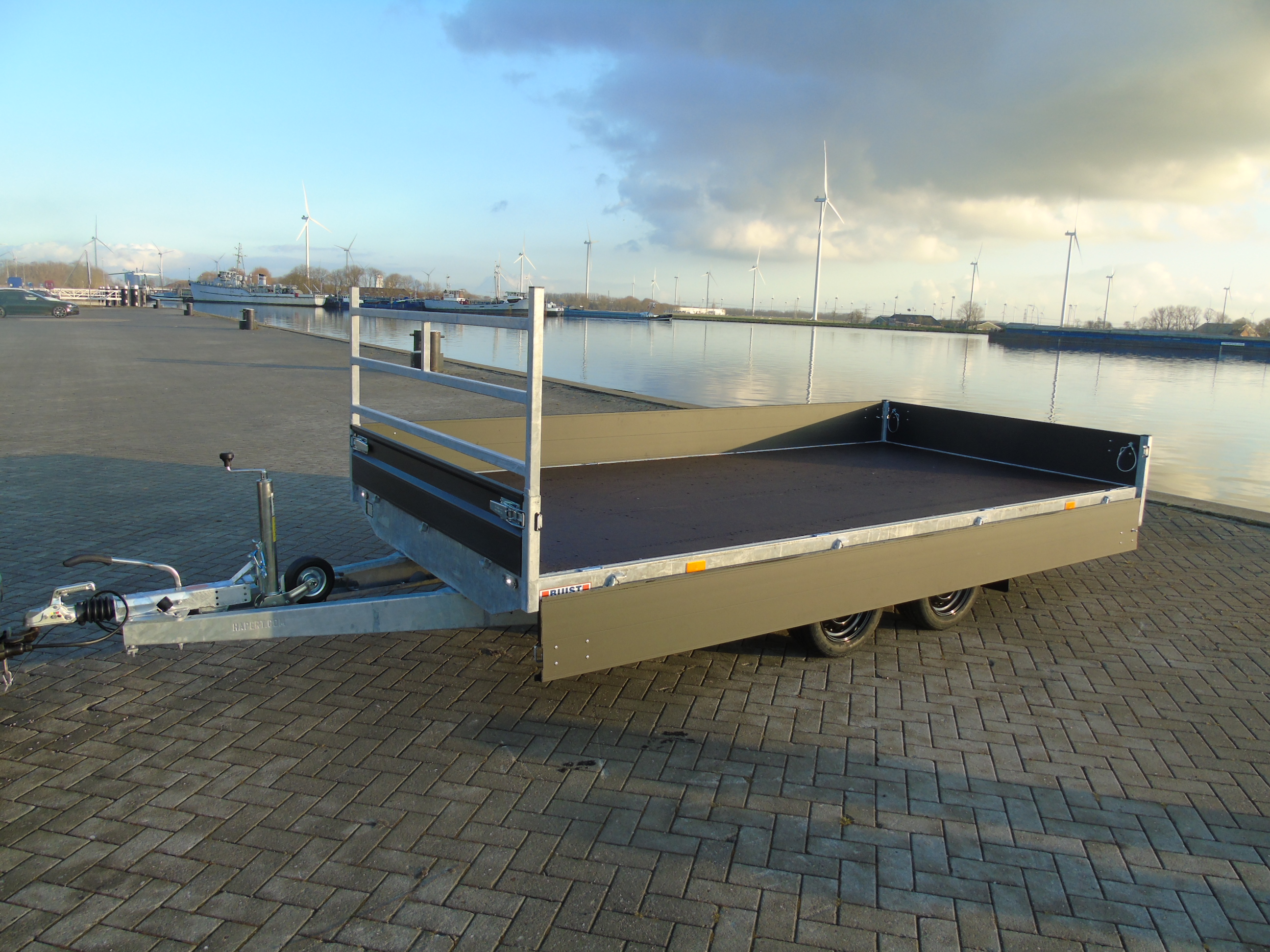 Voorraad aanhangwagen Hapert Azure H-2 Limited 405 x 200 cm 3000 kg oprijpakket LED