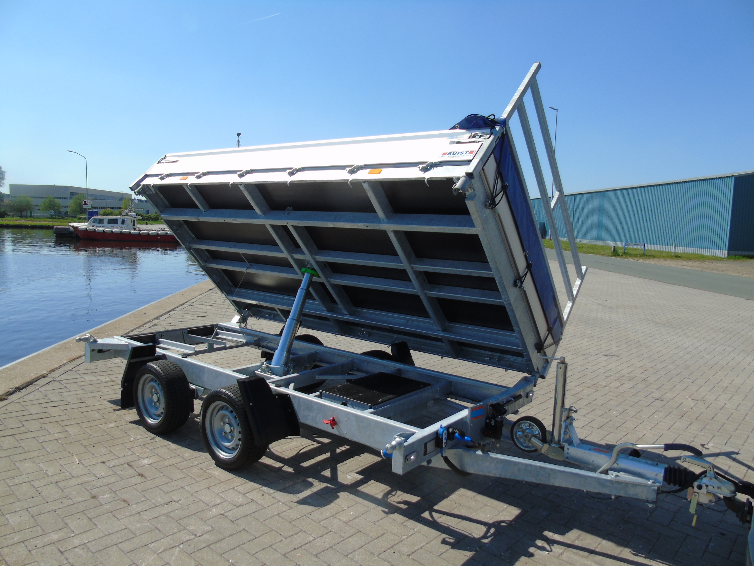 Occasion Hapert Cobalt HM-2 335 x 180 cm 2700 kg 3-zijdige kipper electrisch 10/2024