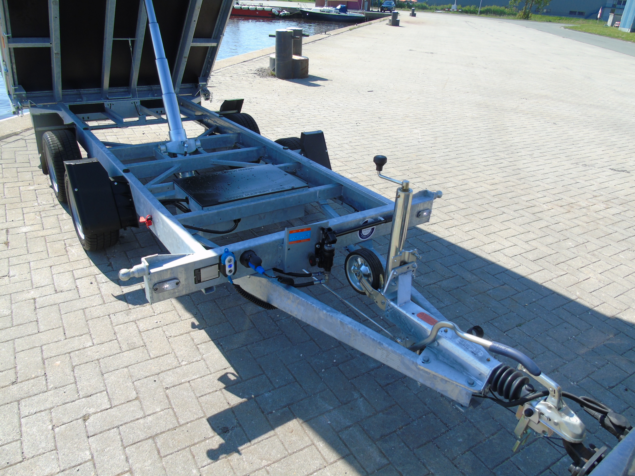 Occasion Hapert Cobalt HM-2 335 x 180 cm 2700 kg 3-zijdige kipper electrisch 10/2024