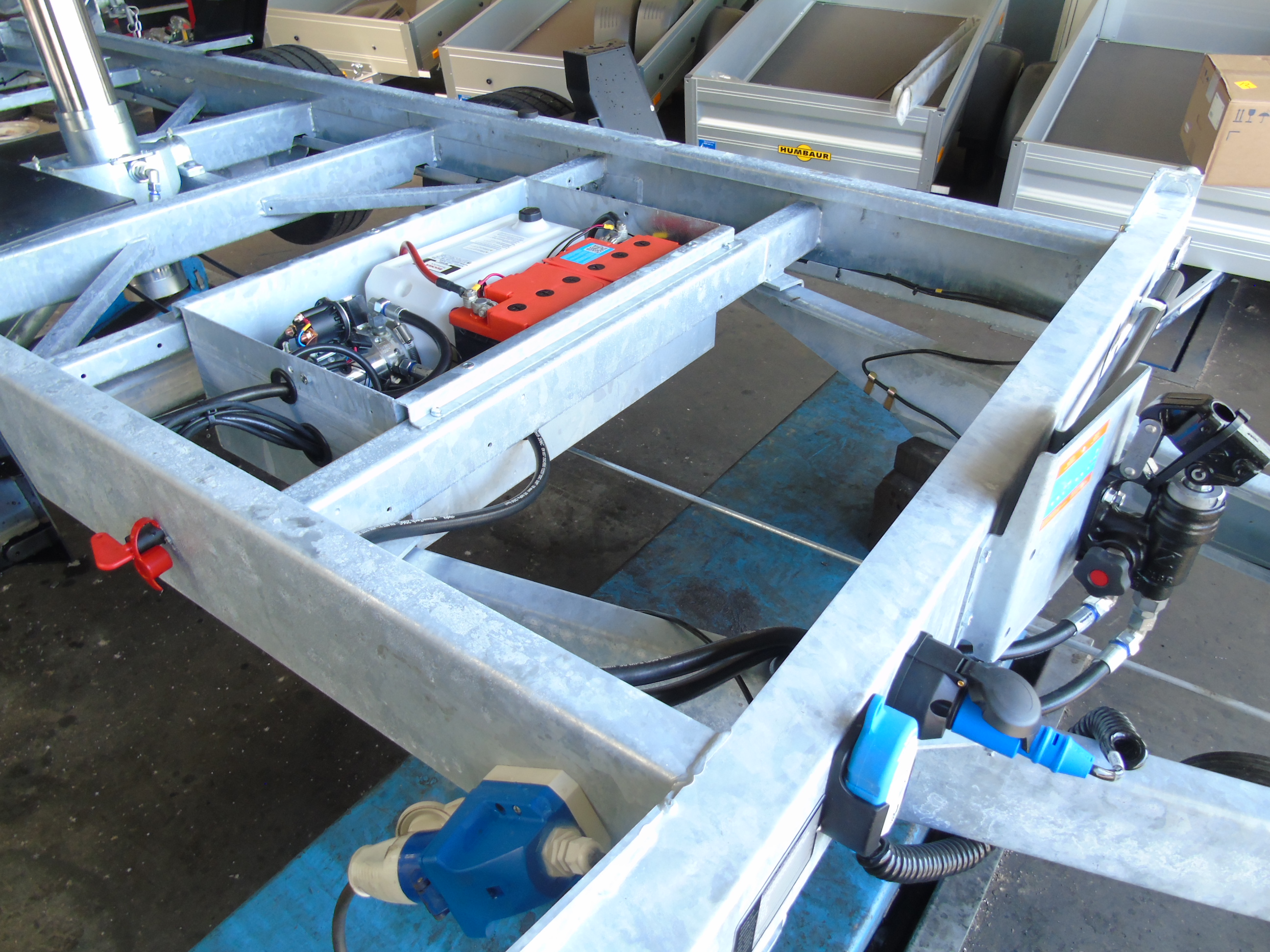 Occasion Hapert Cobalt HM-2 335 x 180 cm 2700 kg 3-zijdige kipper electrisch 10/2024