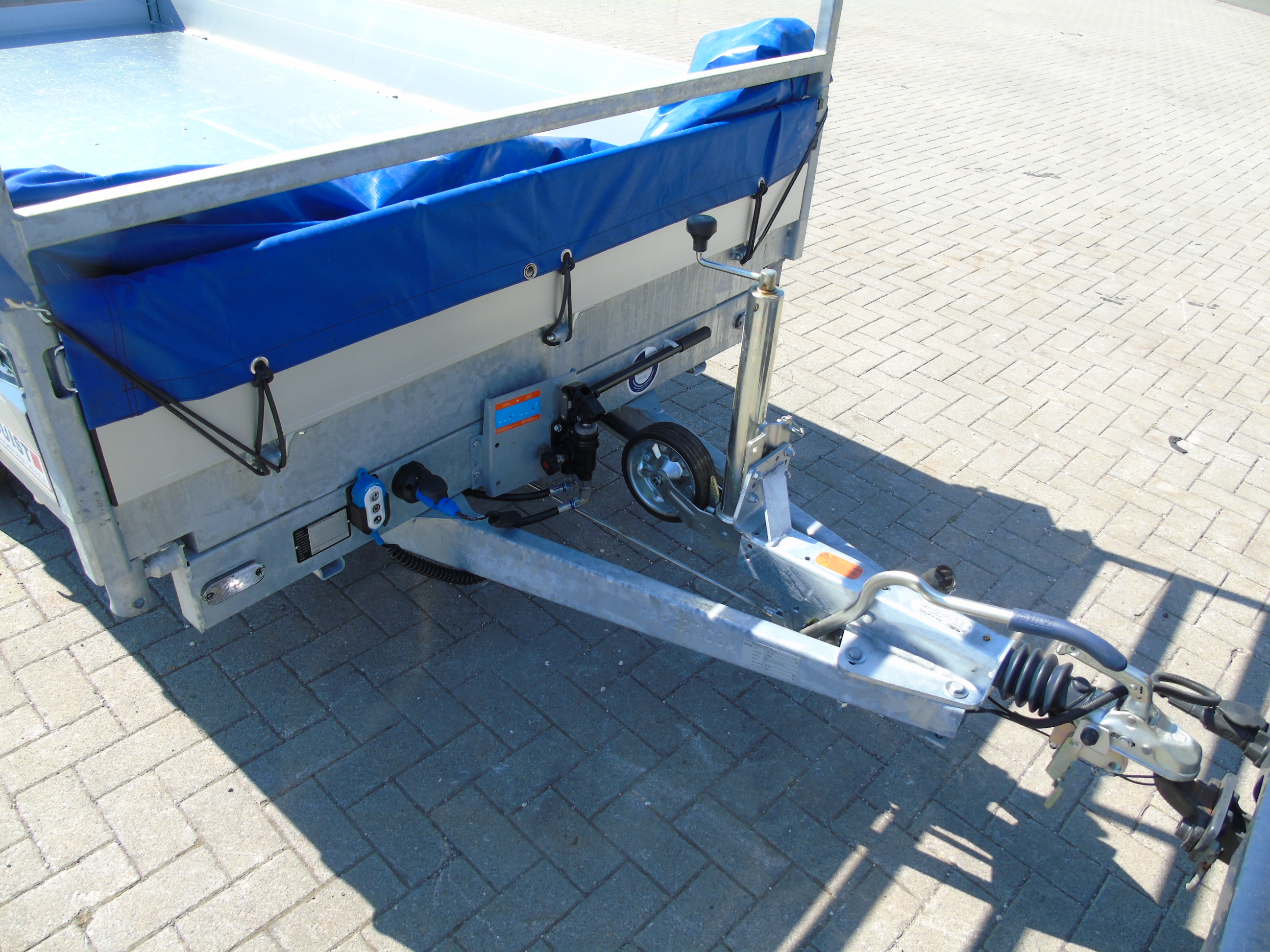 Occasion Hapert Cobalt HM-2 335 x 180 cm 2700 kg 3-zijdige kipper electrisch 10/2024