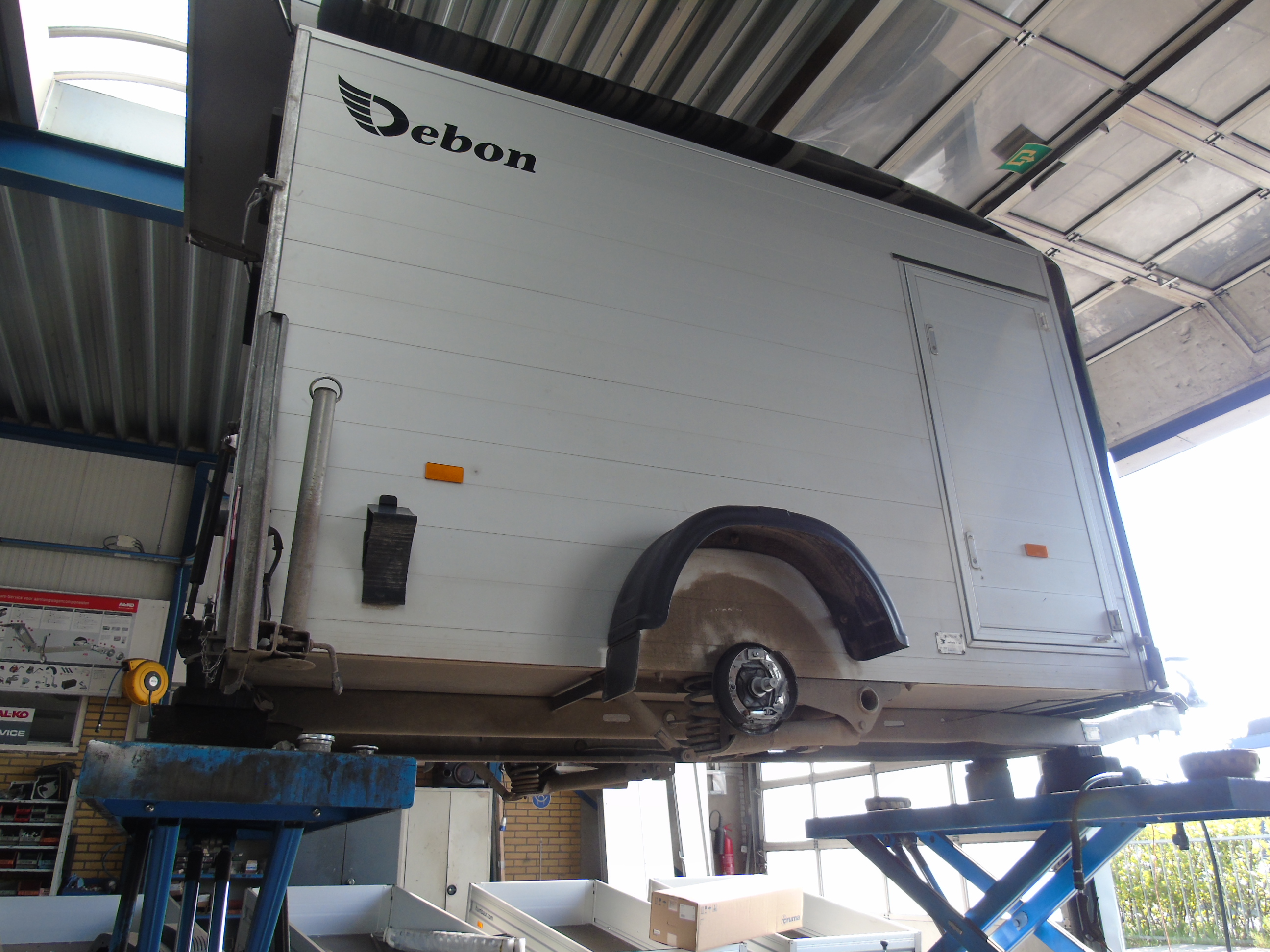 Occasion Debon C5 enkelasser gesloten alu-poly 12-2022