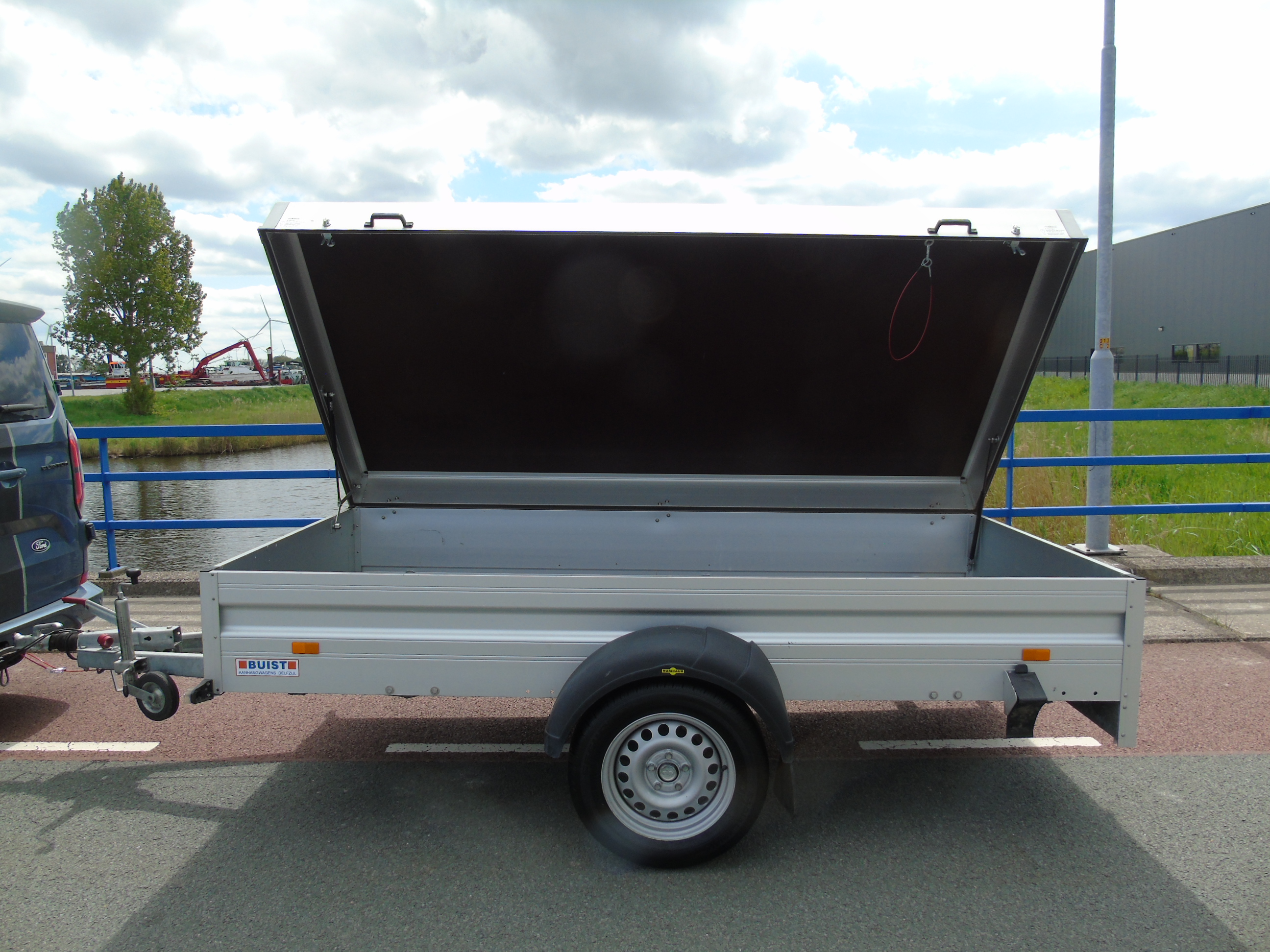 Occasion Humbaur HA 133015 met deksel