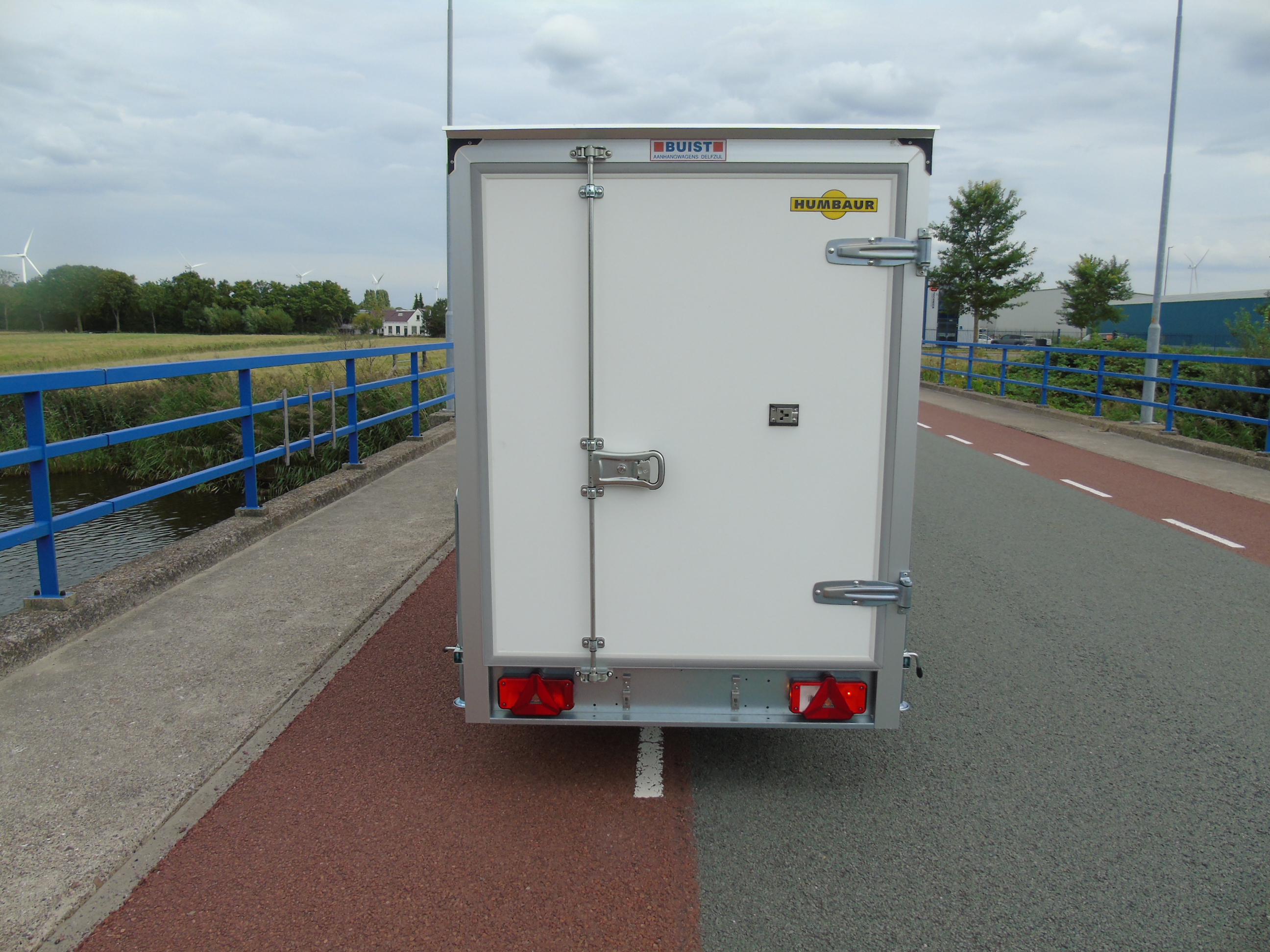 Voorraad Humbaur HK 752513-15P enkelasser gesloten