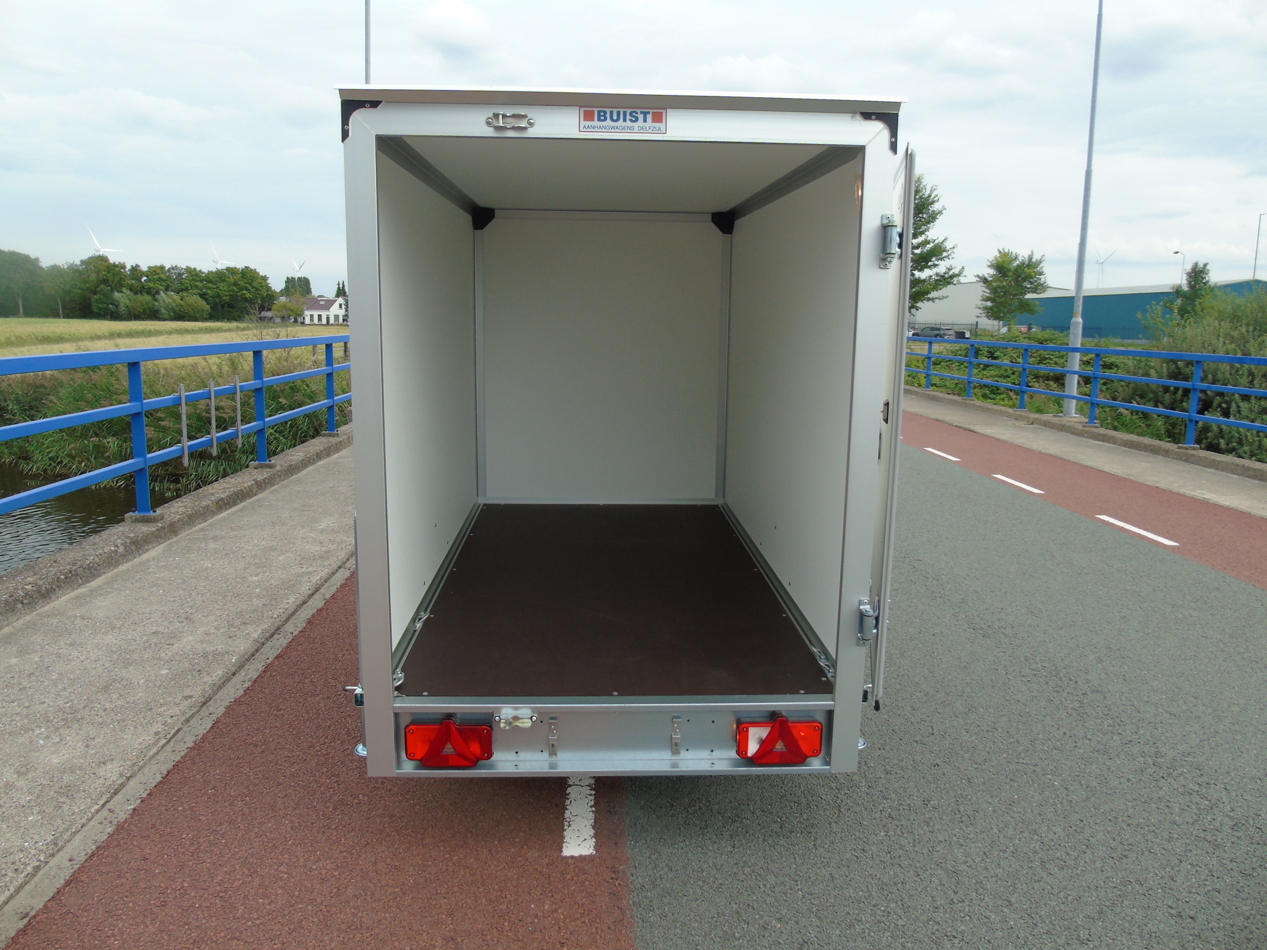 Voorraad Humbaur HK 752513-15P enkelasser gesloten