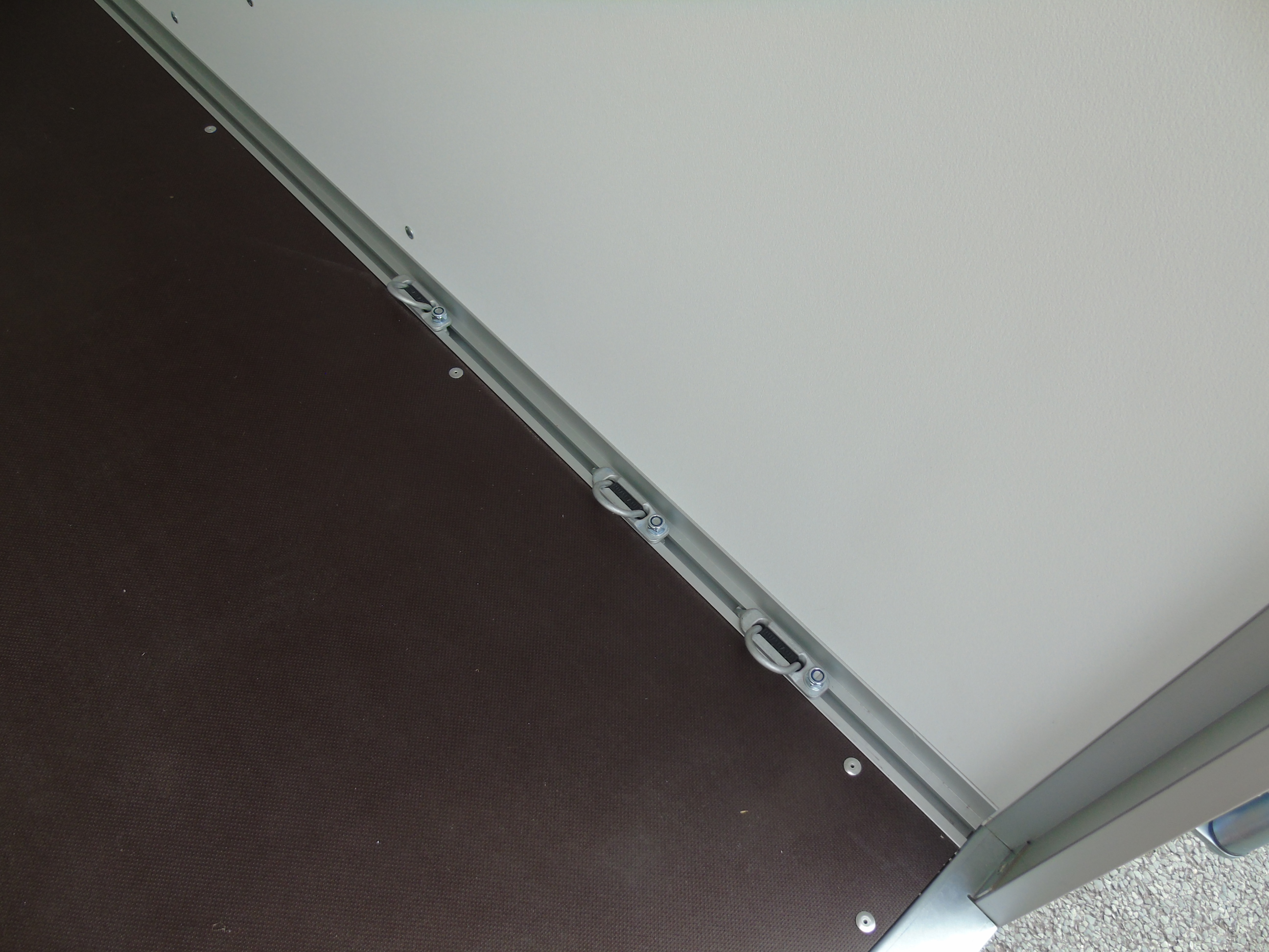 Voorraad Humbaur HK 752513-15P enkelasser gesloten