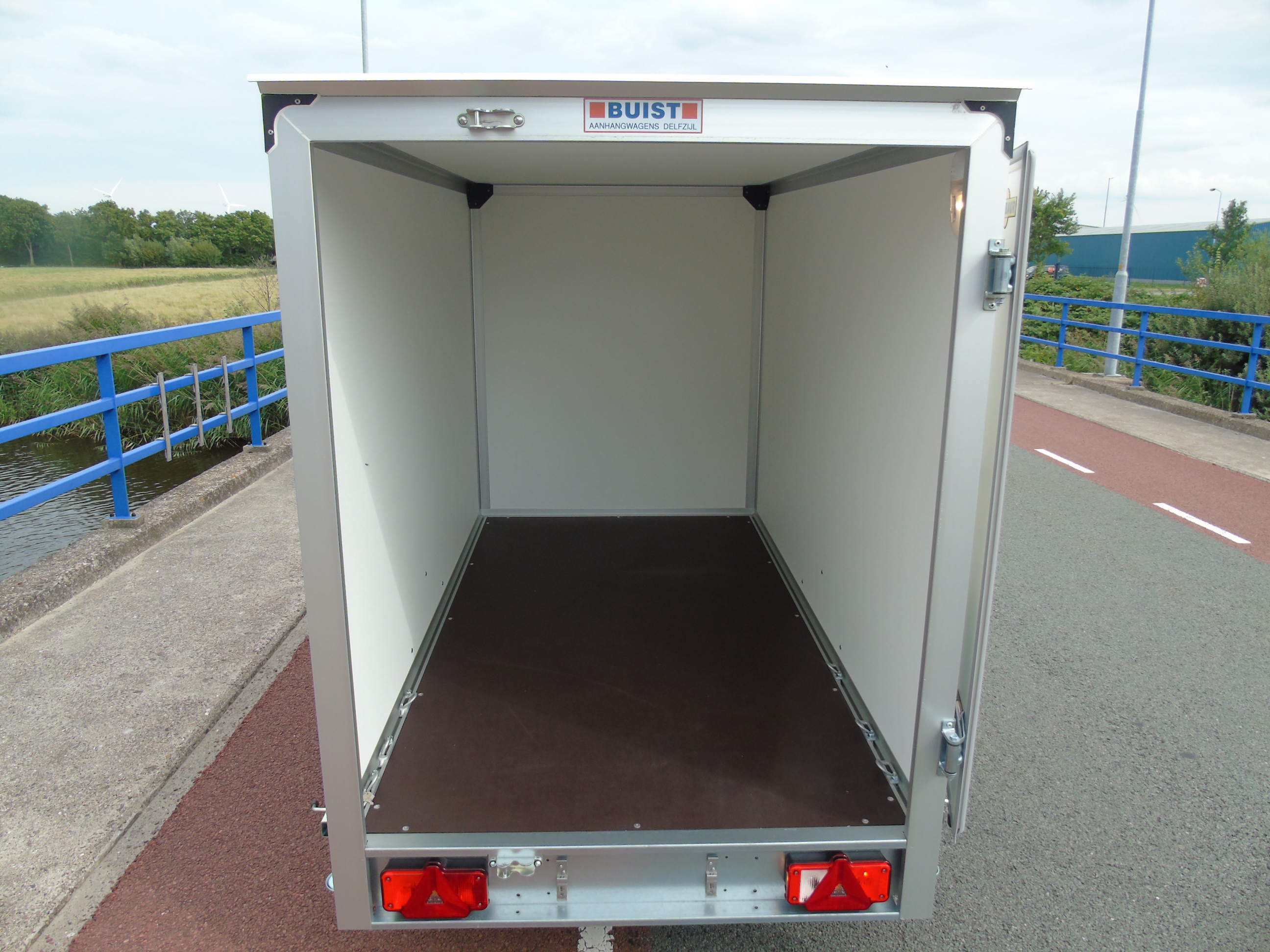 Voorraad Humbaur HK 752513-15P enkelasser gesloten