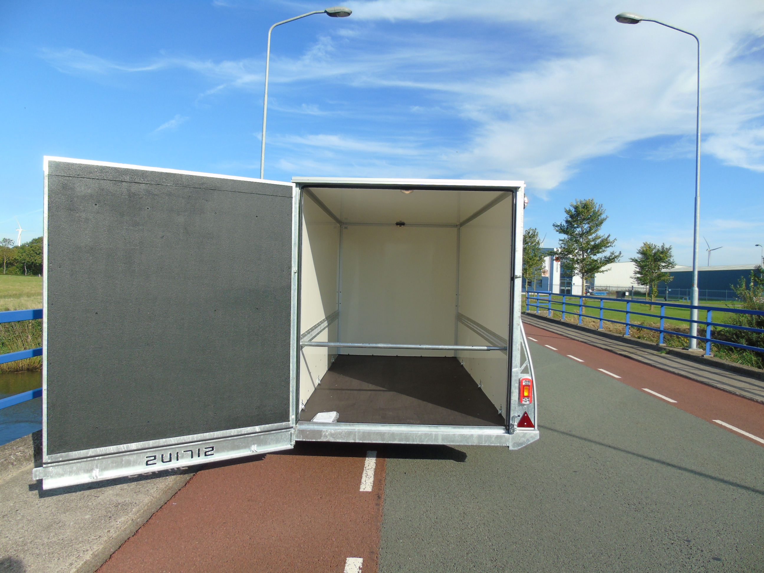 Voorraad aanhangwagen Sirius G150PP Cargo 2500 kg gesloten tandemasser bakwagen deur-klep