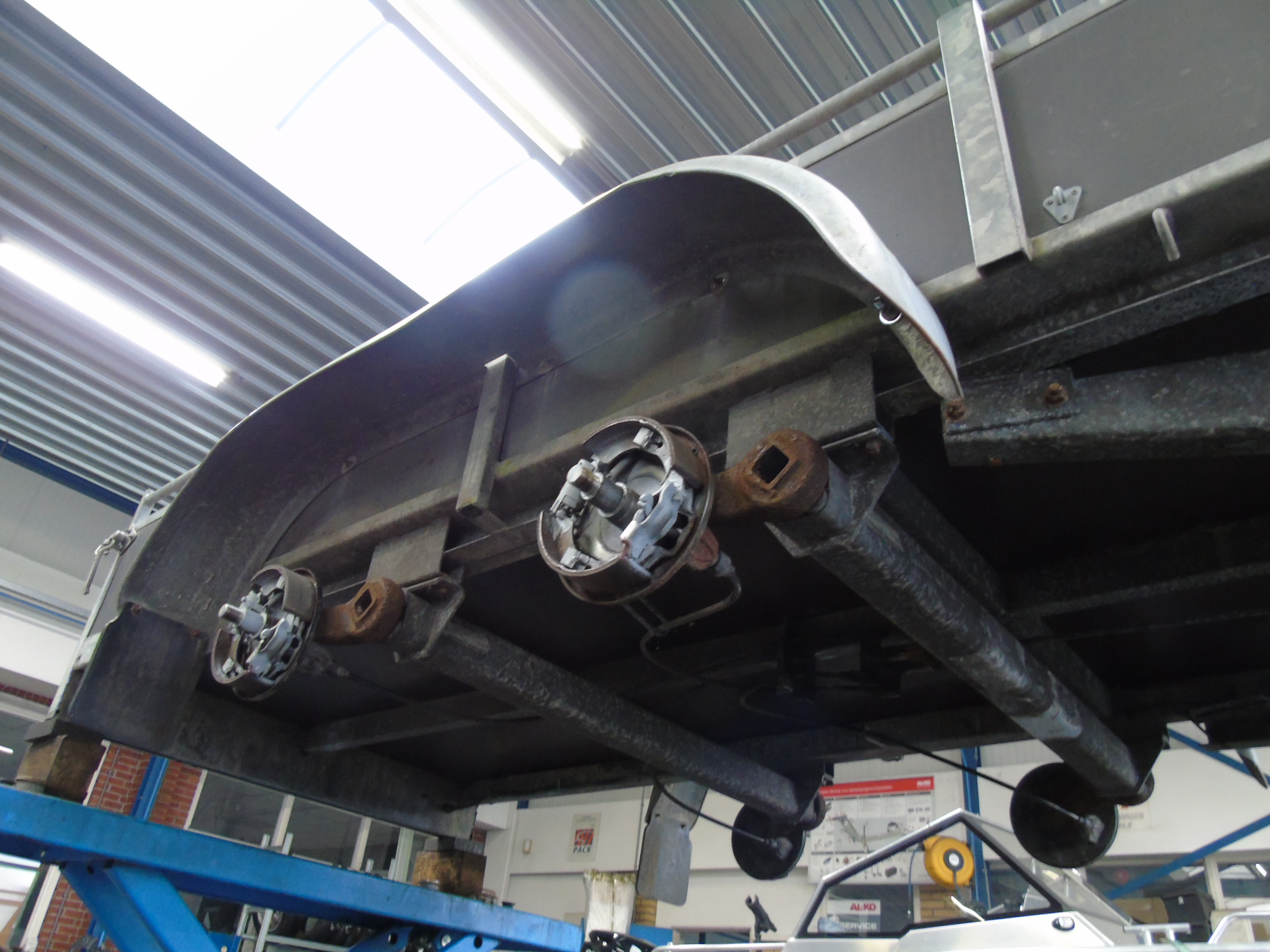 Occasion Hapert K2000 tandemasser bakwagen 300 x 130 cm 2000 kg 2008