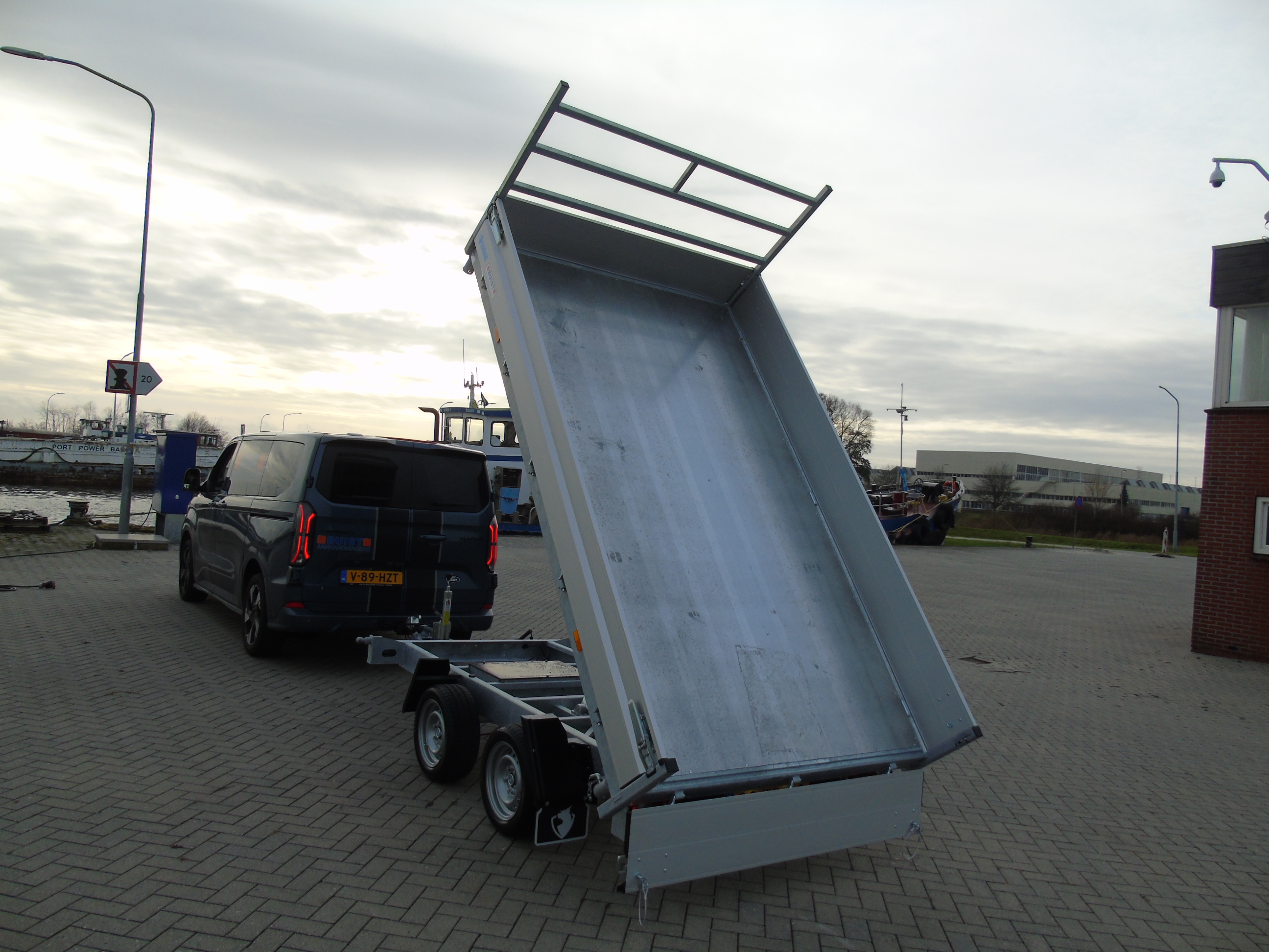 Voorraad aanhangwagen Hapert Cobalt HM-2 305 x 180 cm 2700 kg elektrisch