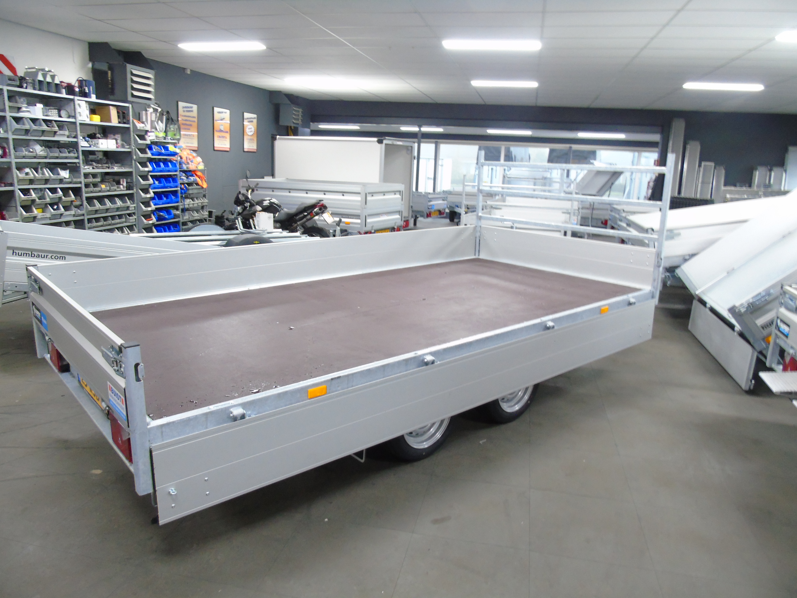 Voorraad aanhangwagen Hapert Azure H-2 375 x 180 cm 2700 kg laag chassis