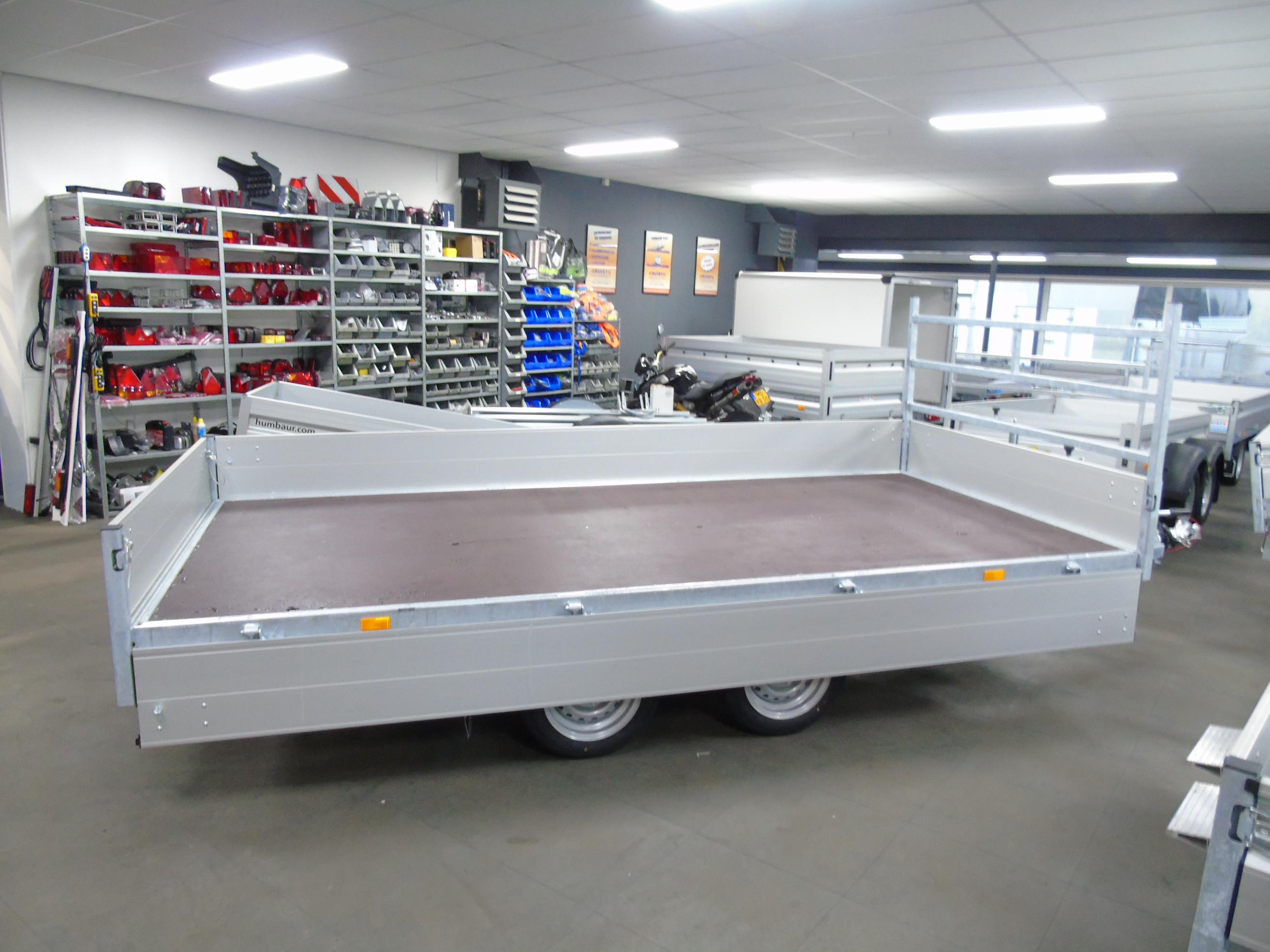 Voorraad aanhangwagen Hapert Azure H-2 375 x 180 cm 2700 kg laag chassis