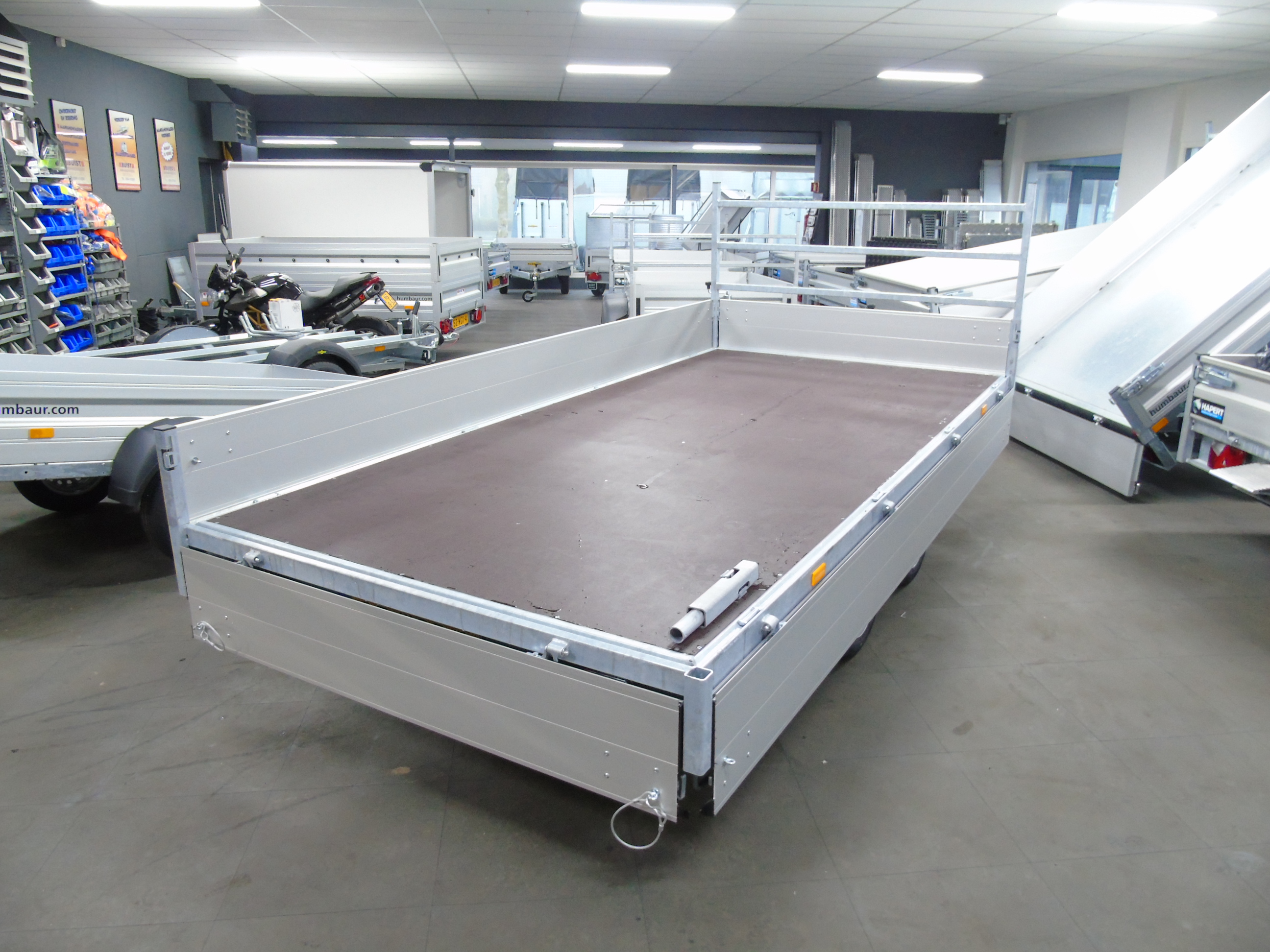 Voorraad aanhangwagen Hapert Azure H-2 375 x 180 cm 2700 kg laag chassis