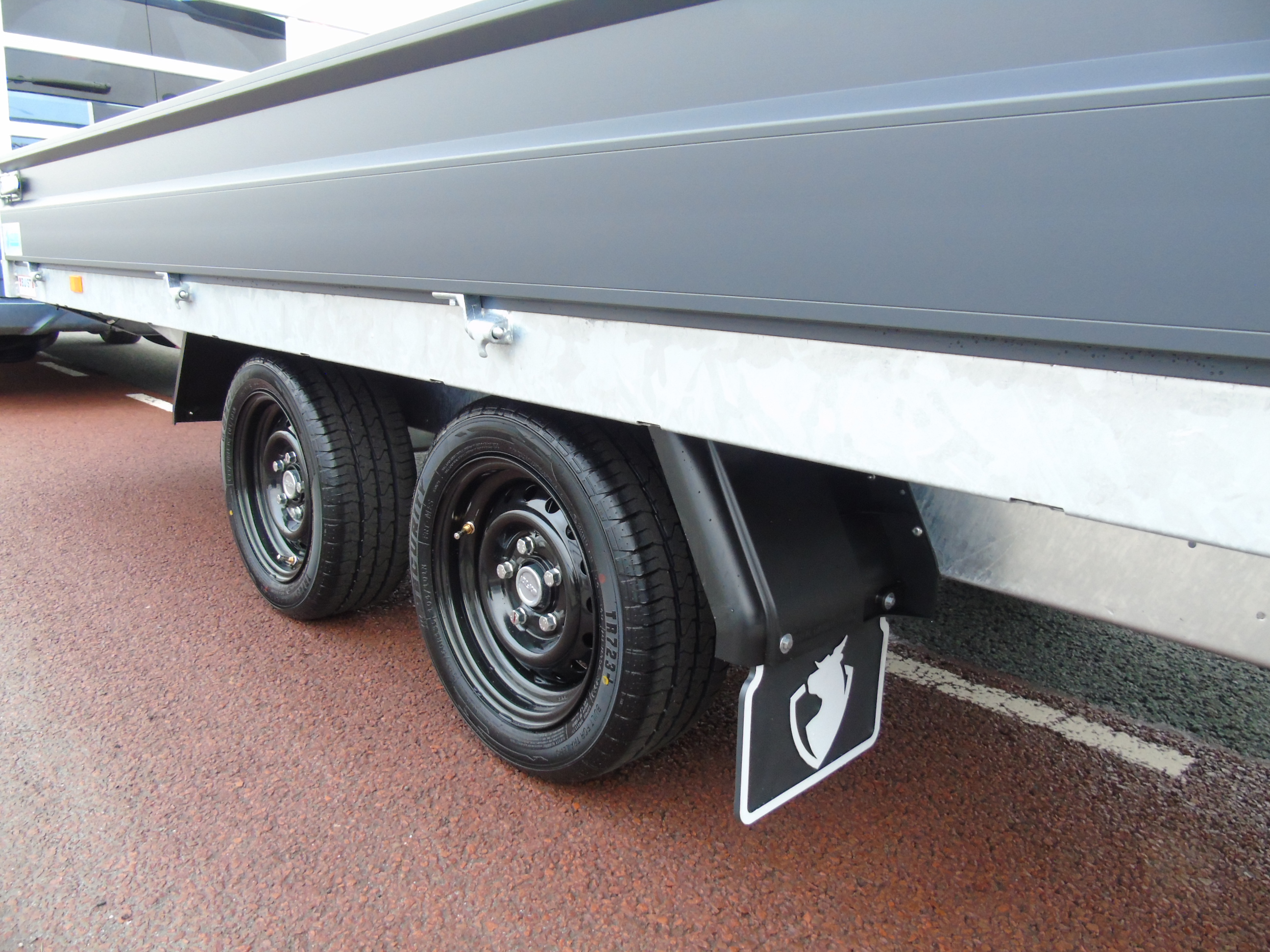 Voorraad aanhangwagen Hapert Azure H-2 405 x 180 cm 2700 kg Limited Edition