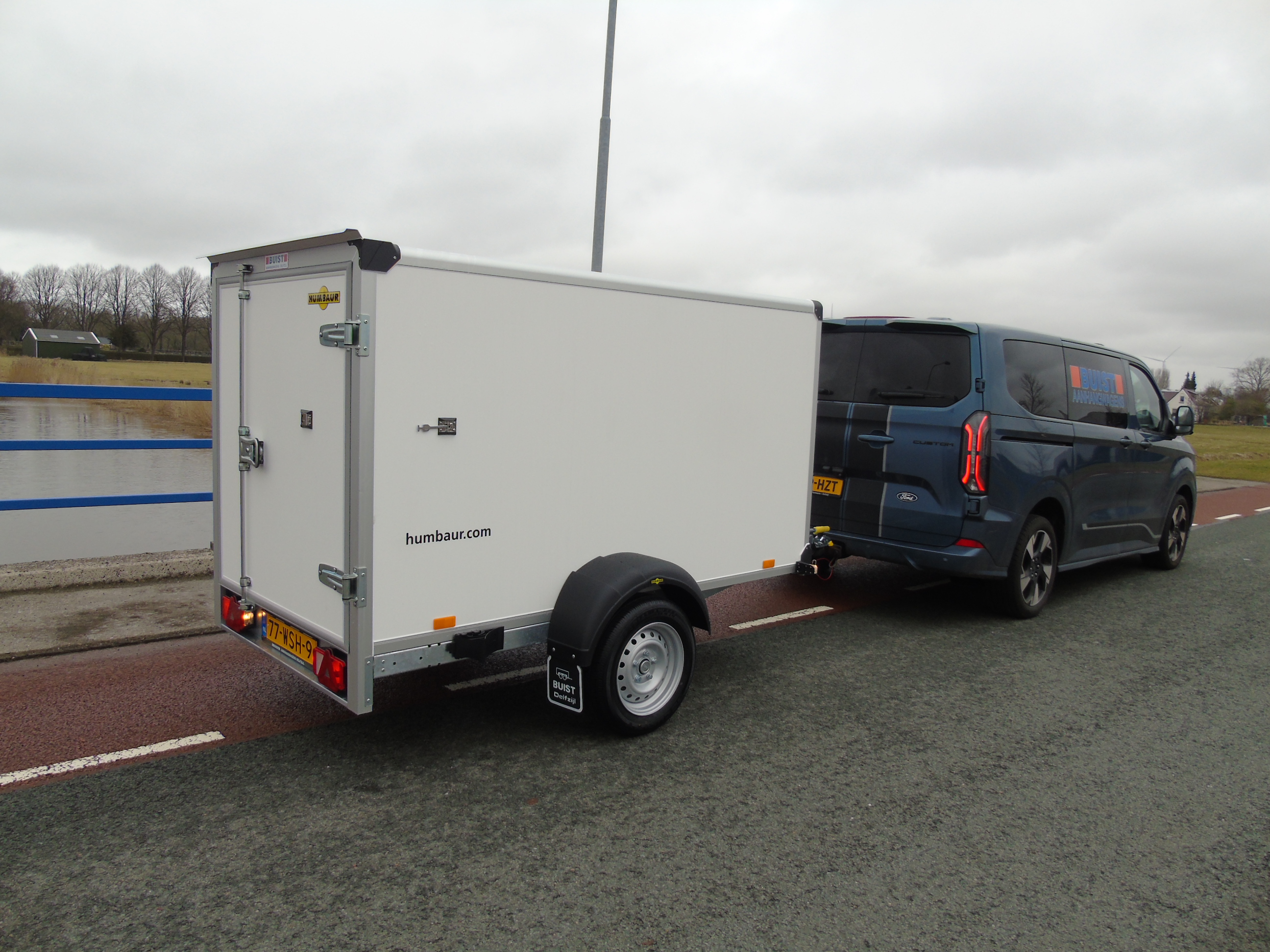 Voorraad aanhangwagen Humbaur HK 132513-13P enkelasser gesloten lage uitvoering