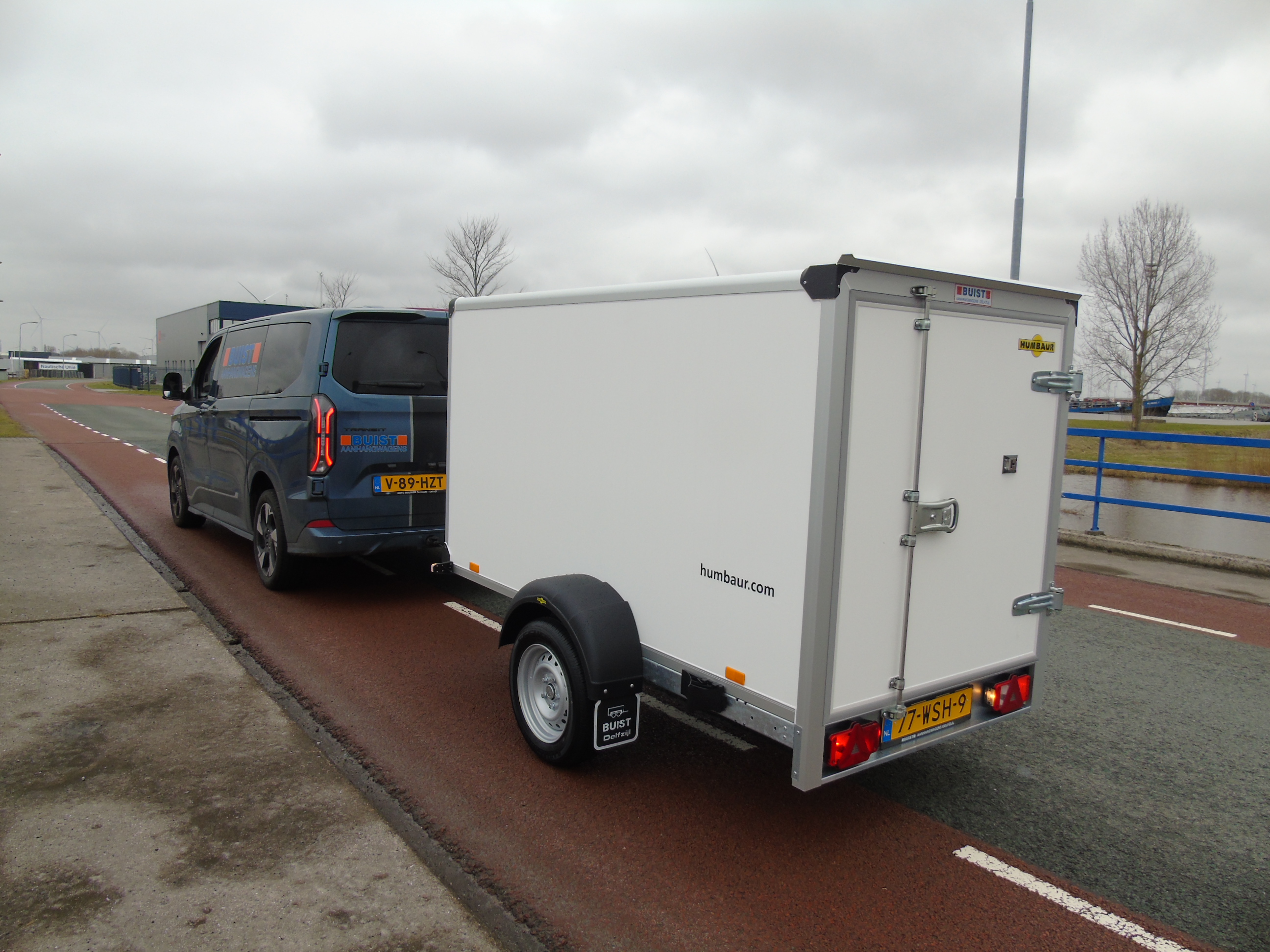 Voorraad aanhangwagen Humbaur HK 132513-13P enkelasser gesloten lage uitvoering