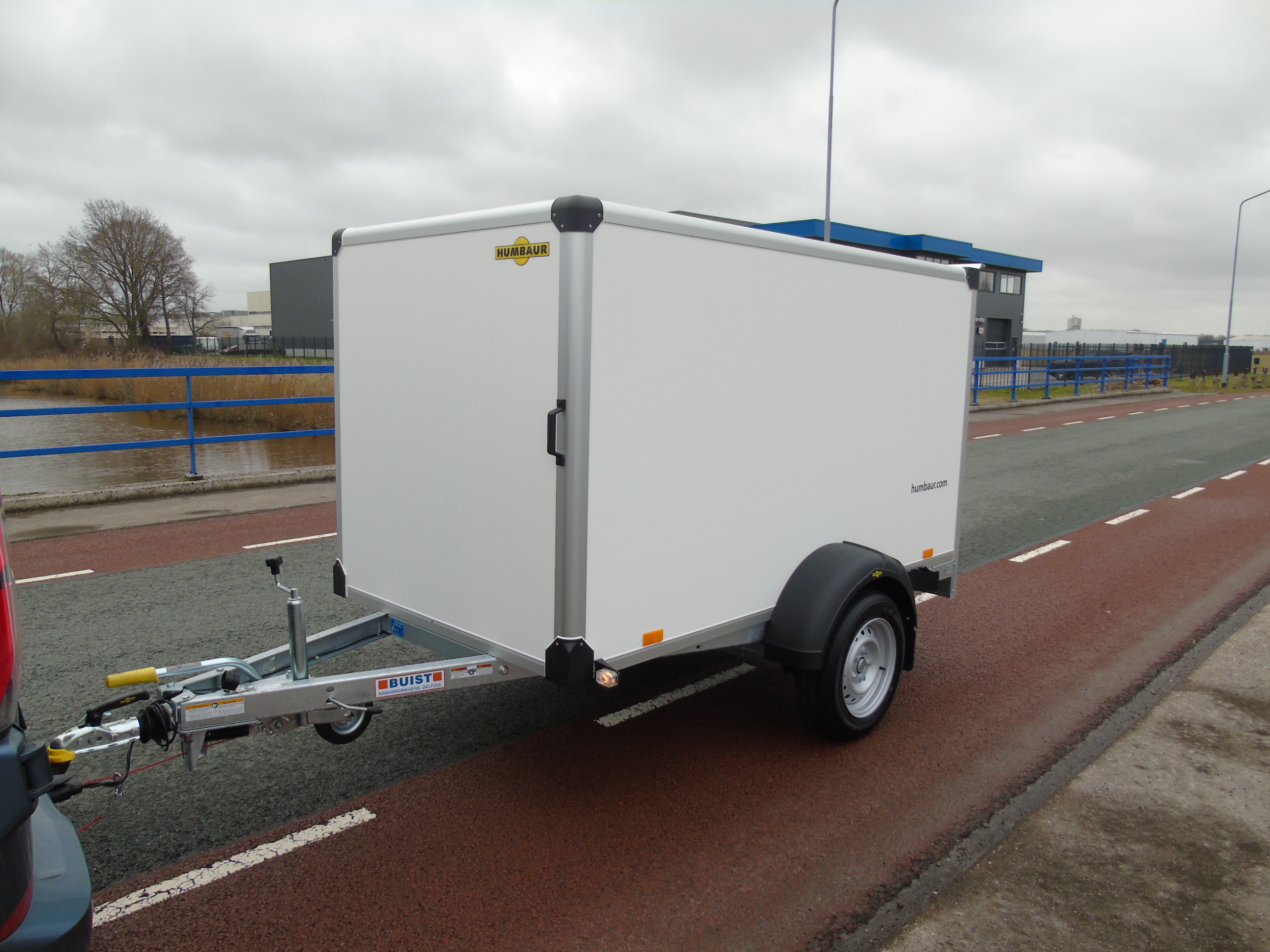 Voorraad aanhangwagen Humbaur HK 132513-13P enkelasser gesloten lage uitvoering