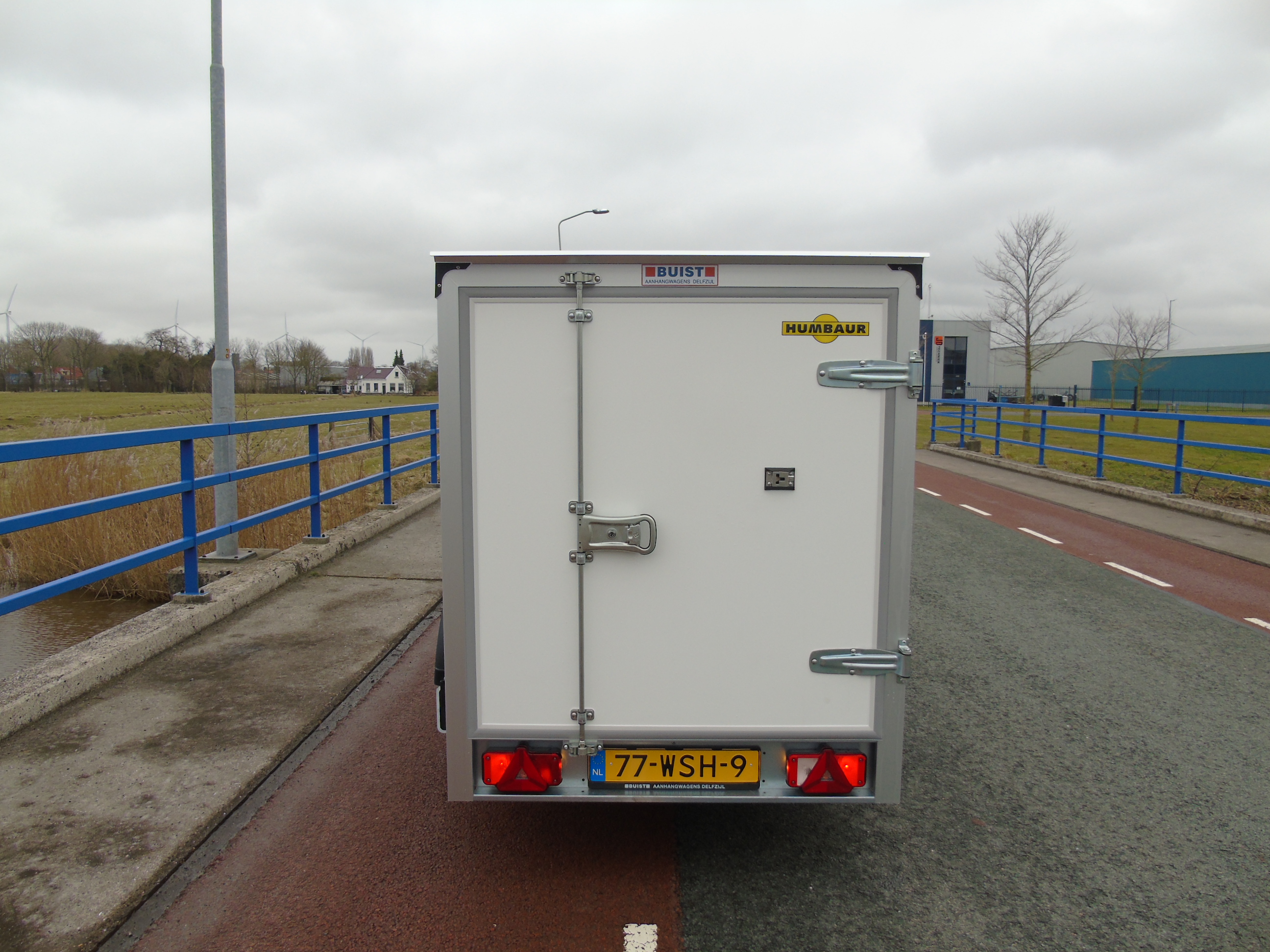 Voorraad aanhangwagen Humbaur HK 132513-13P enkelasser gesloten lage uitvoering