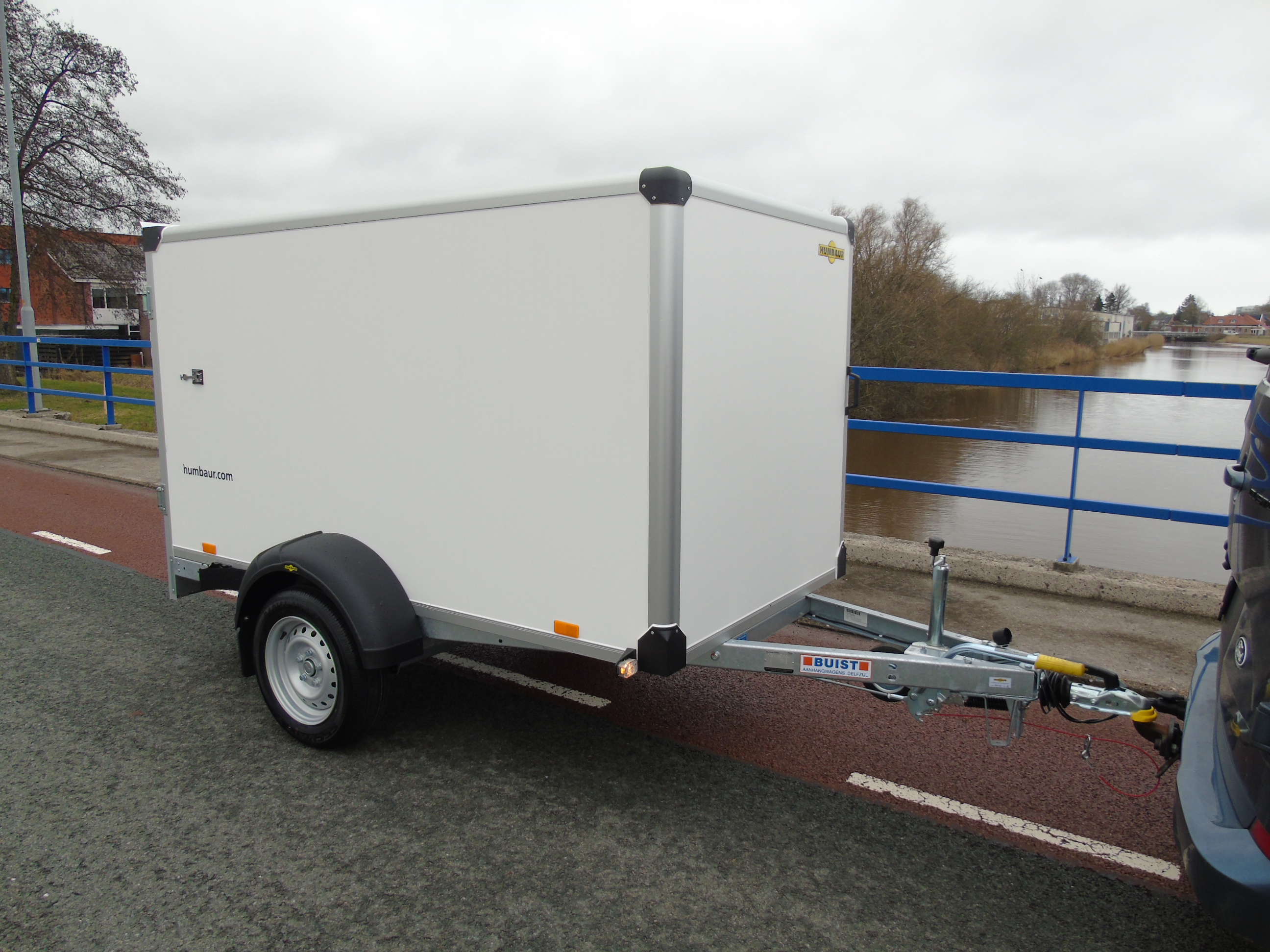 Voorraad aanhangwagen Humbaur HK 132513-13P enkelasser gesloten lage uitvoering