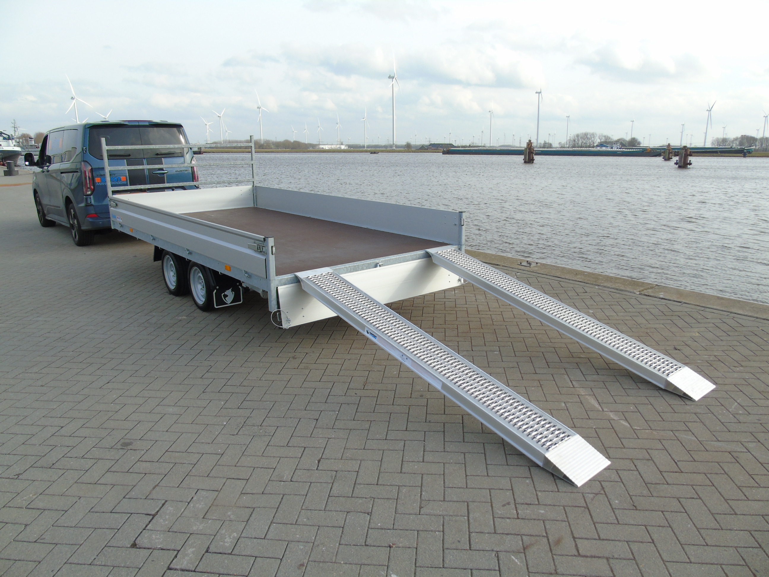 Voorraad aanhangwagen Hapert Azure H-2 405x200cm 3000kg oprijpakket LED compleet