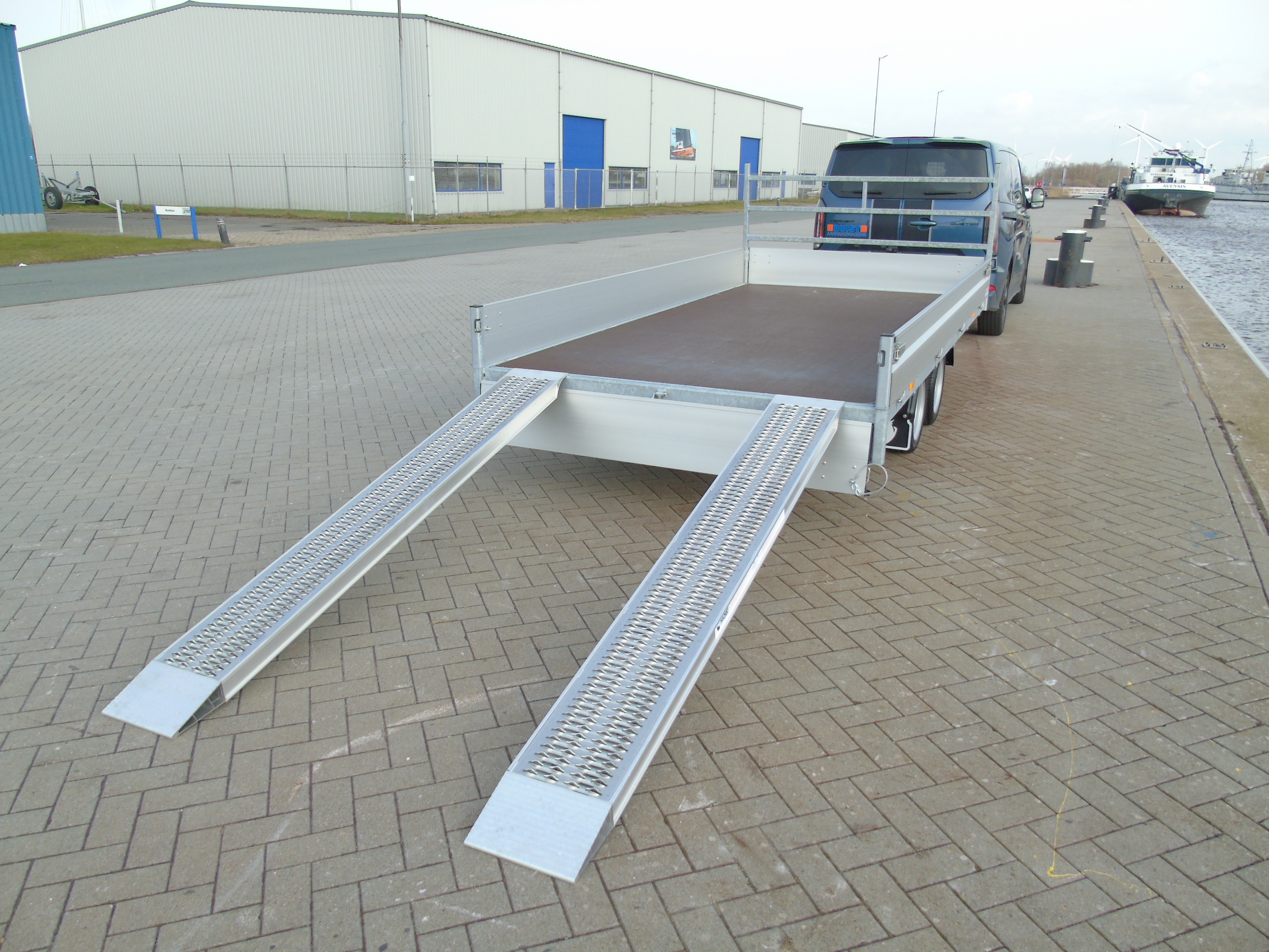 Voorraad aanhangwagen Hapert Azure H-2 405x200cm 3000kg oprijpakket LED compleet