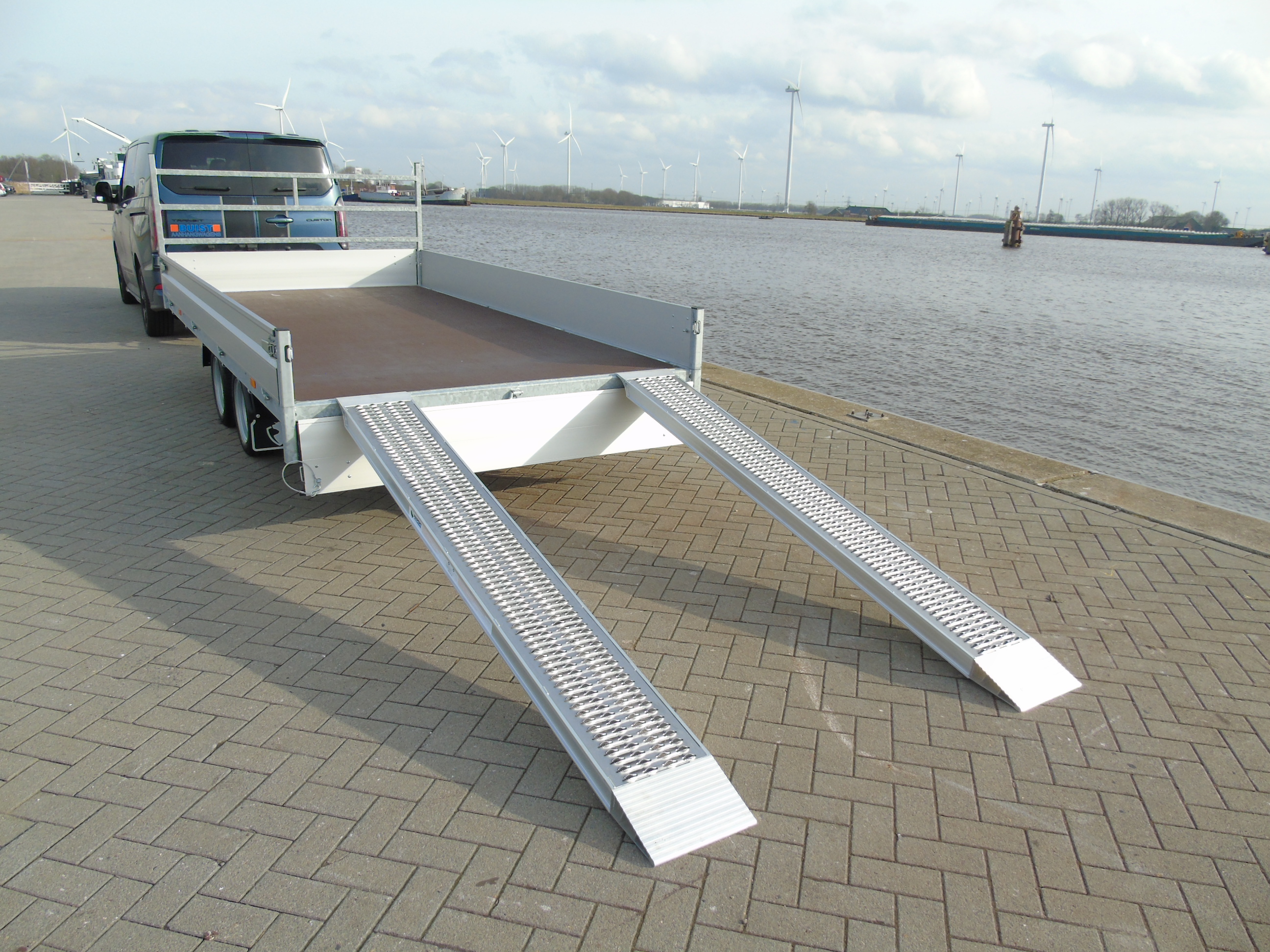 Voorraad aanhangwagen Hapert Azure H-2 405x200cm 3000kg oprijpakket LED compleet